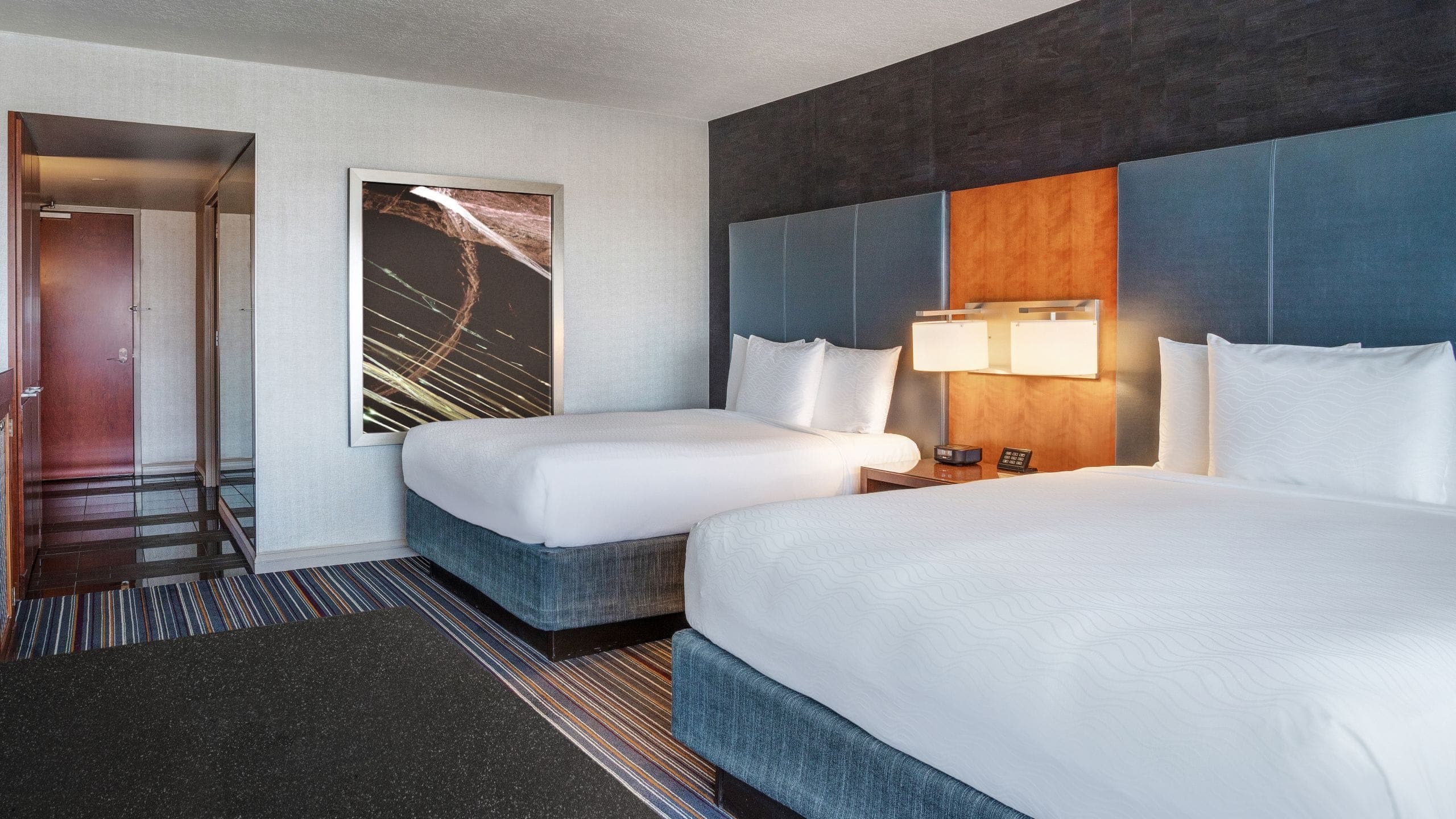 2 Queen Beds - Image 1