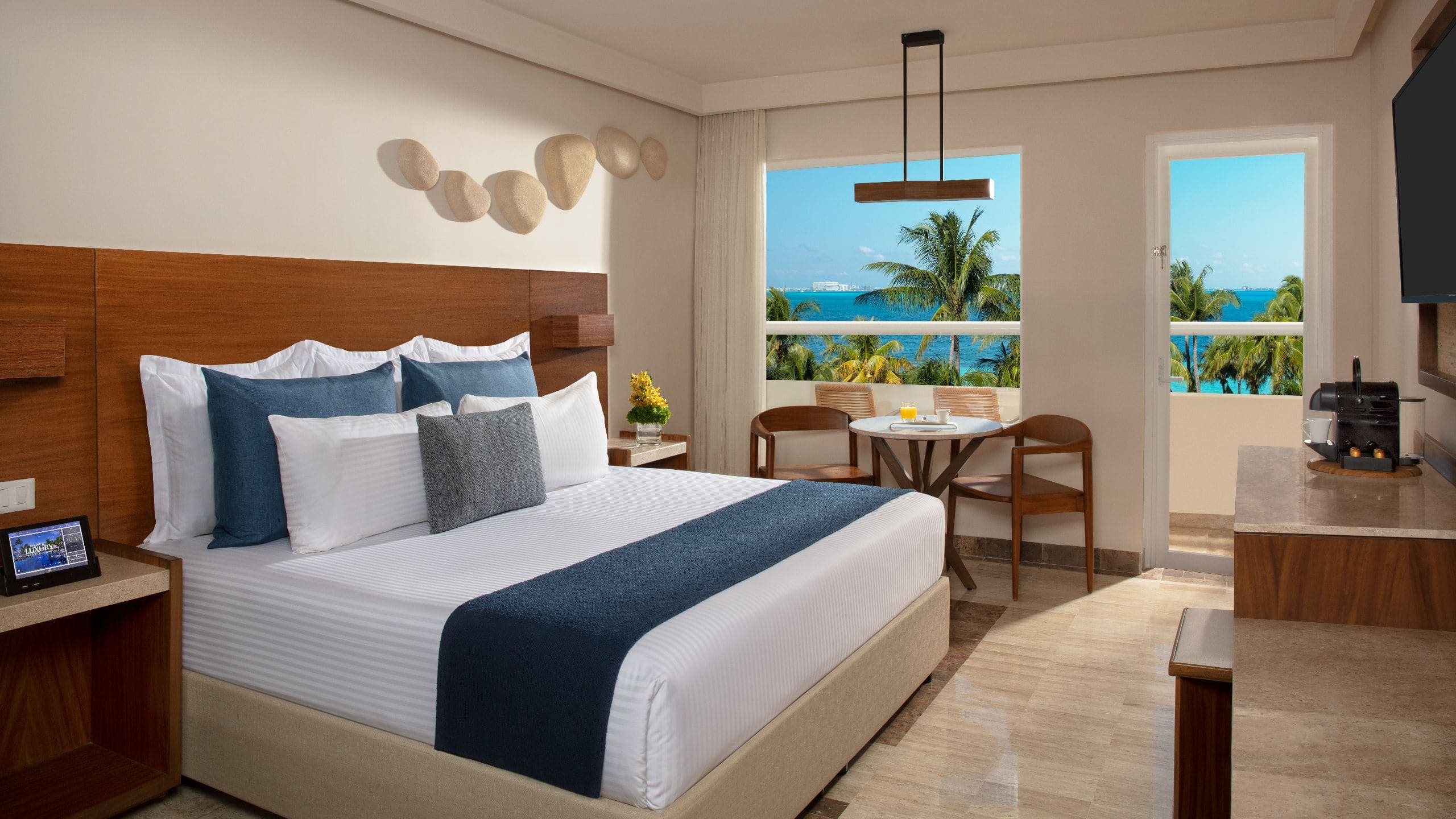 Deluxe Partial Ocean View King with Balcony - Image 1