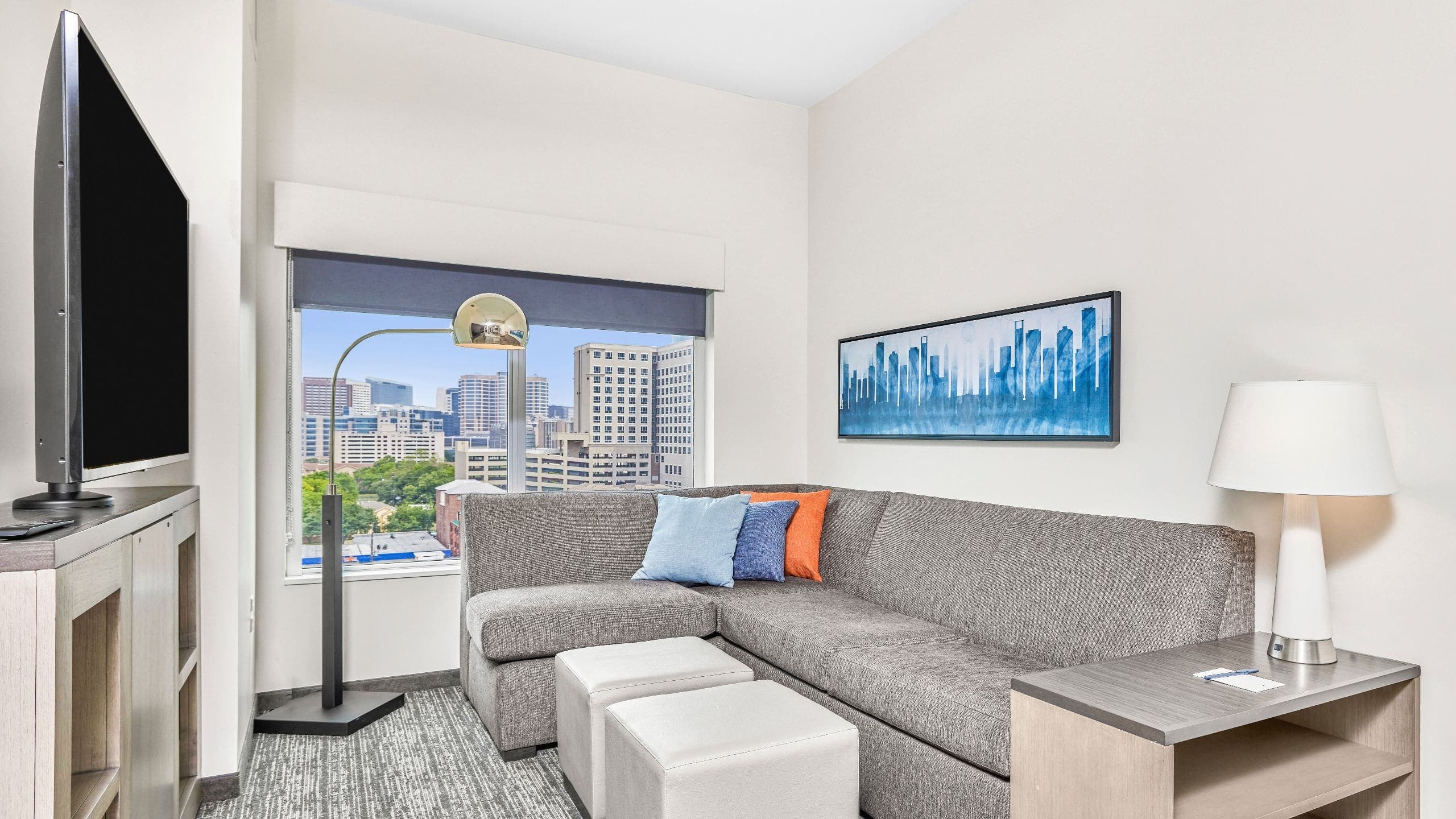 Accessible Two Queen Beds (plus sofa bed) | One Bedroom Kitchen Suite / Tub - Image 2