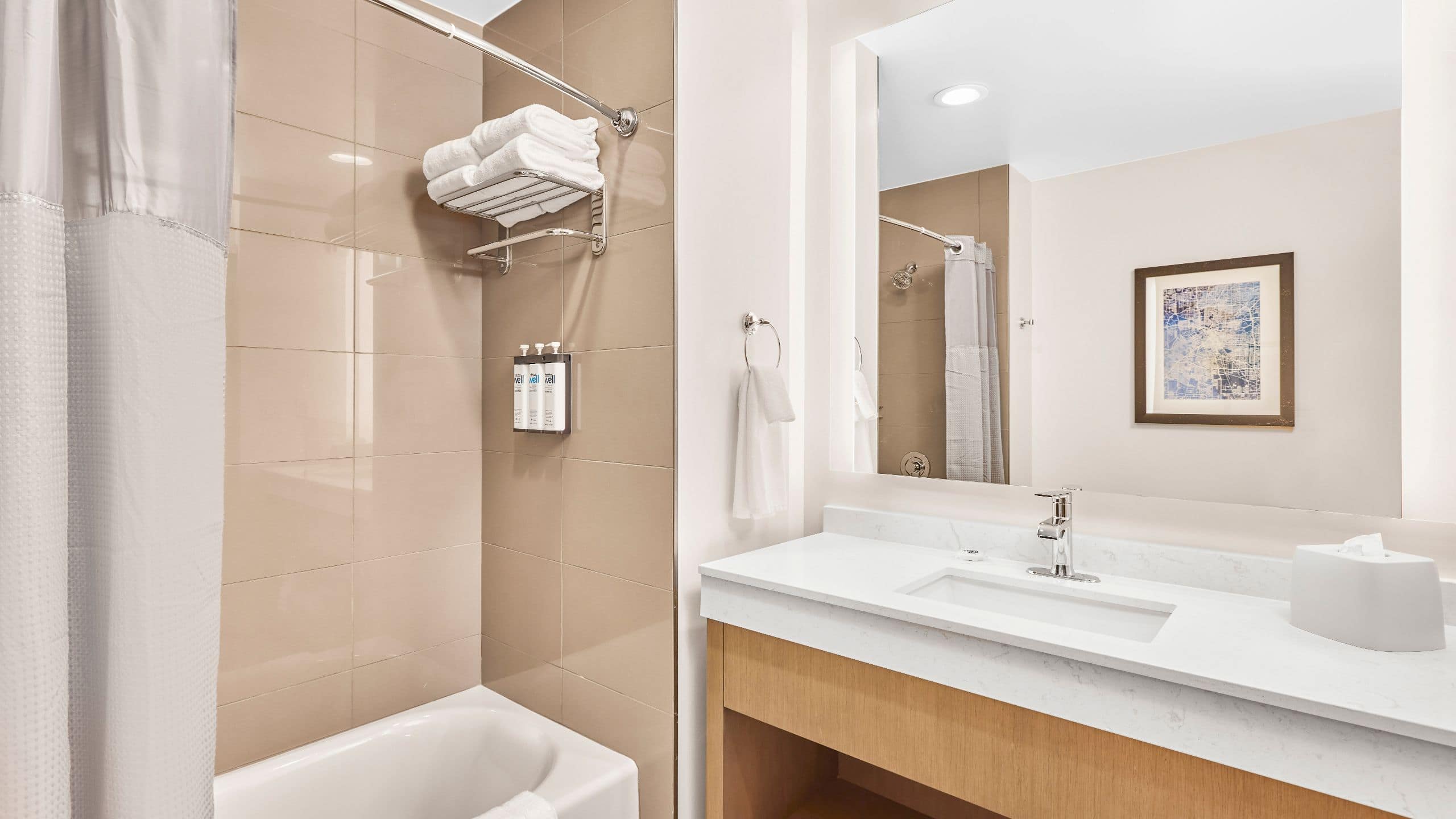 Accessible Two Queen Beds (plus sofa bed) | One Bedroom Kitchen Suite / Tub - Image 5