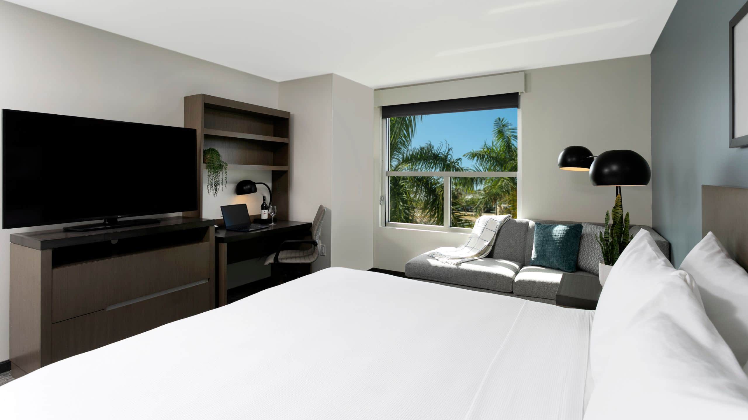 King Bed Den Guestroom (No Sofa Bed) - Image 2