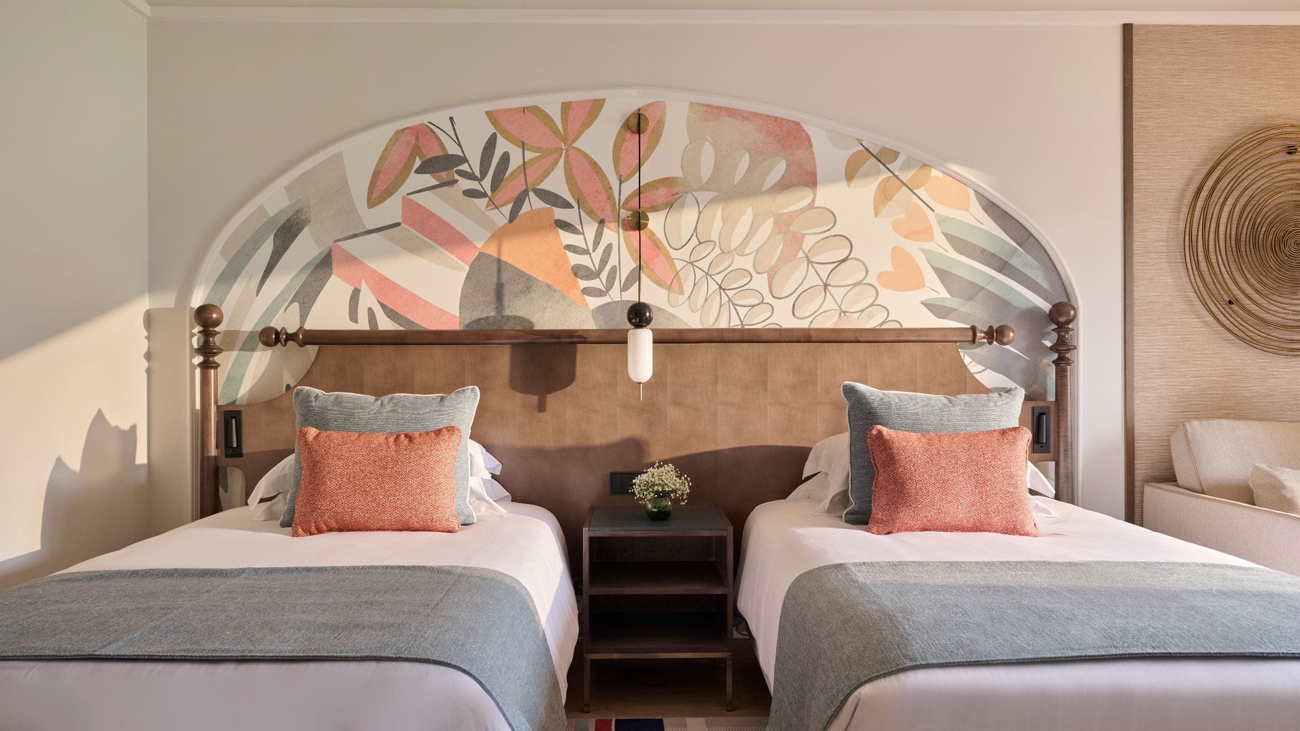2 Twin Beds - Image 3