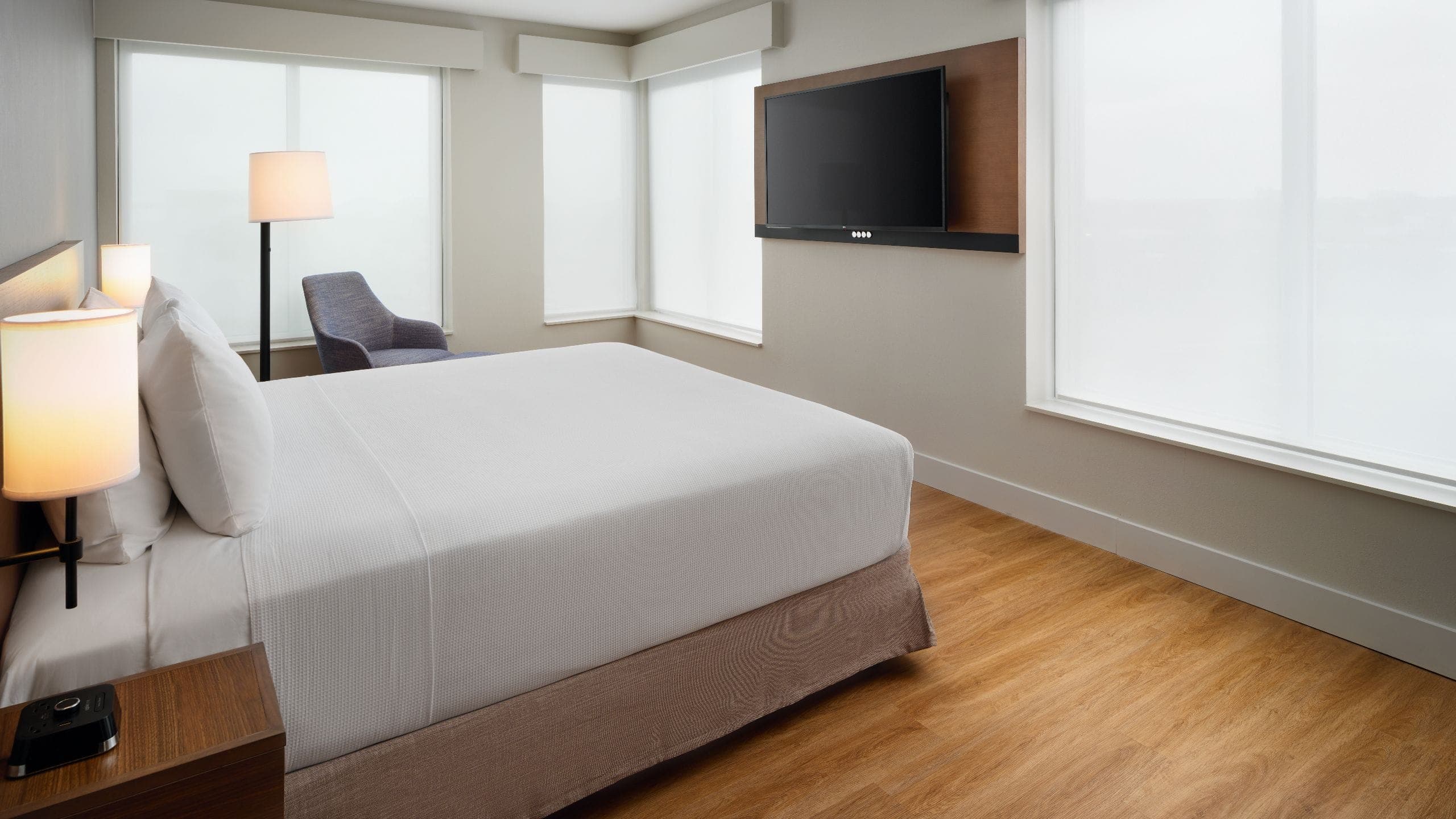 Accessible | King Bed/Roll-In Shower - Image 1