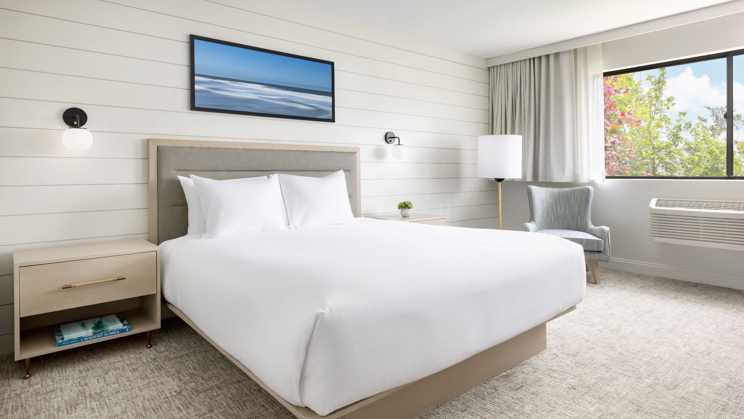 Accessible | 1 King Bed with Tub - Image 2