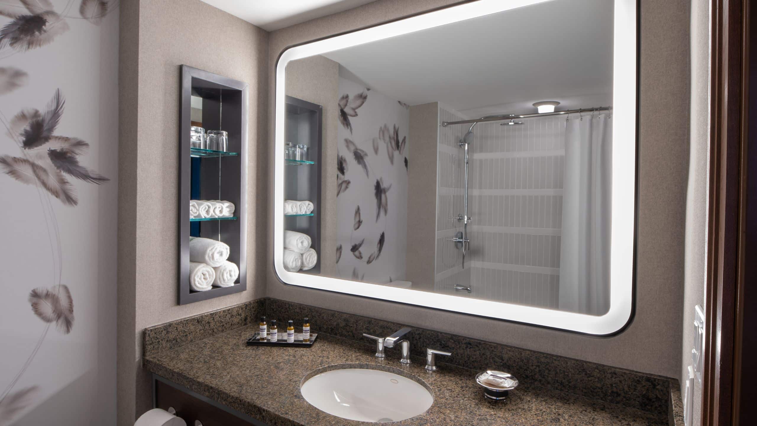 2 Queen Beds - Image 2