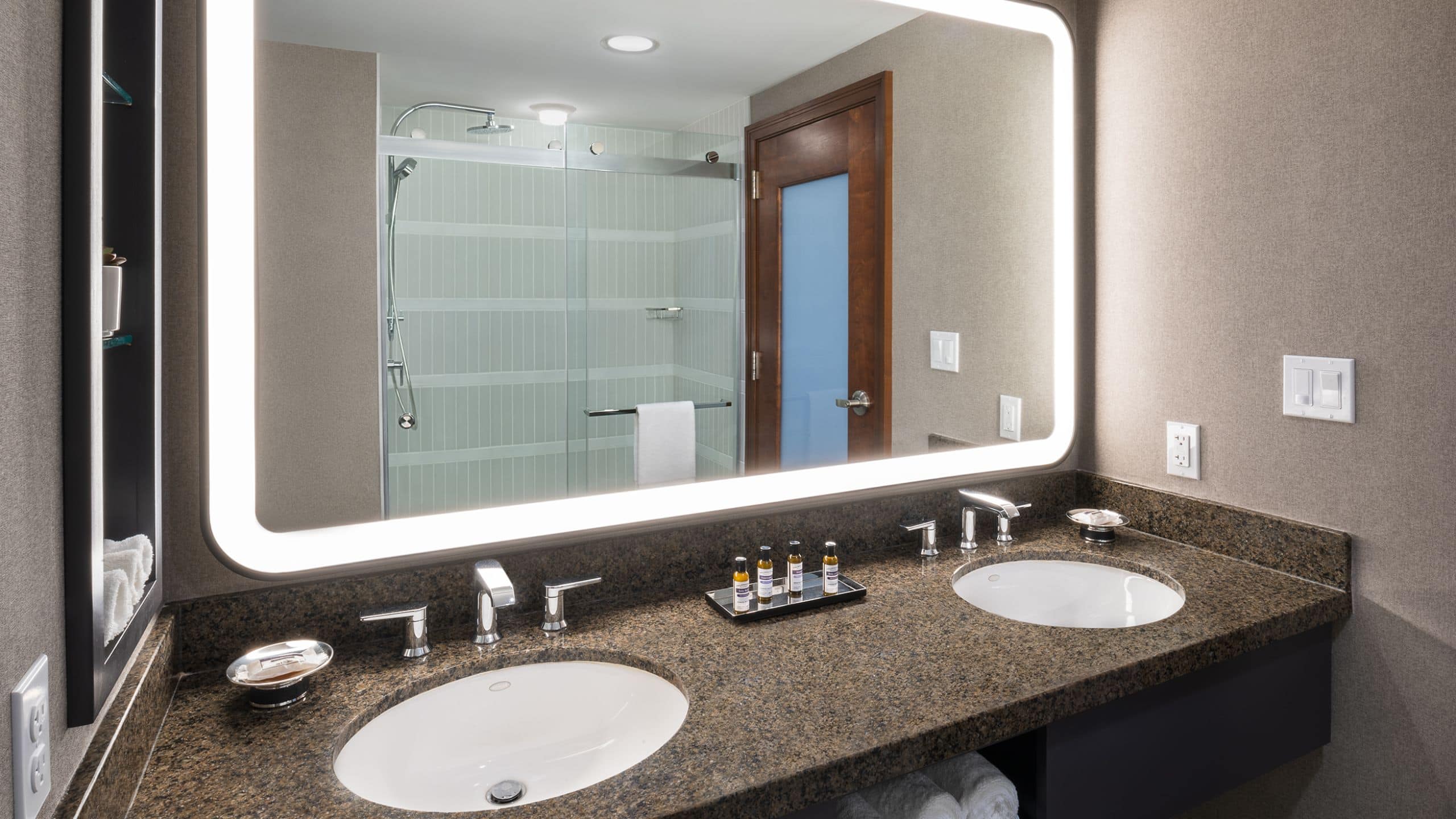 1 Bedroom Suite River View - Image 3