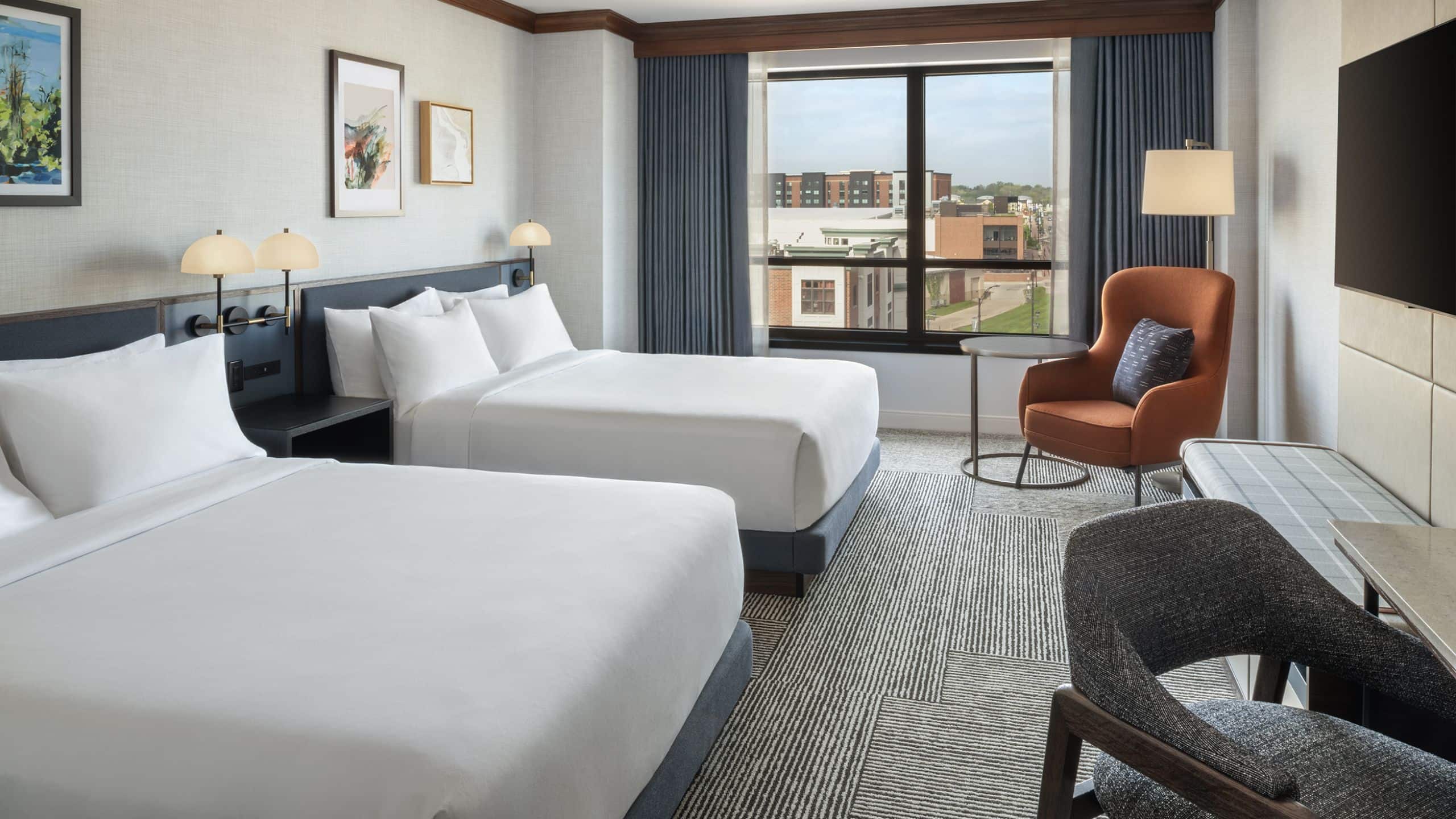 2 Queen Beds - Image 1