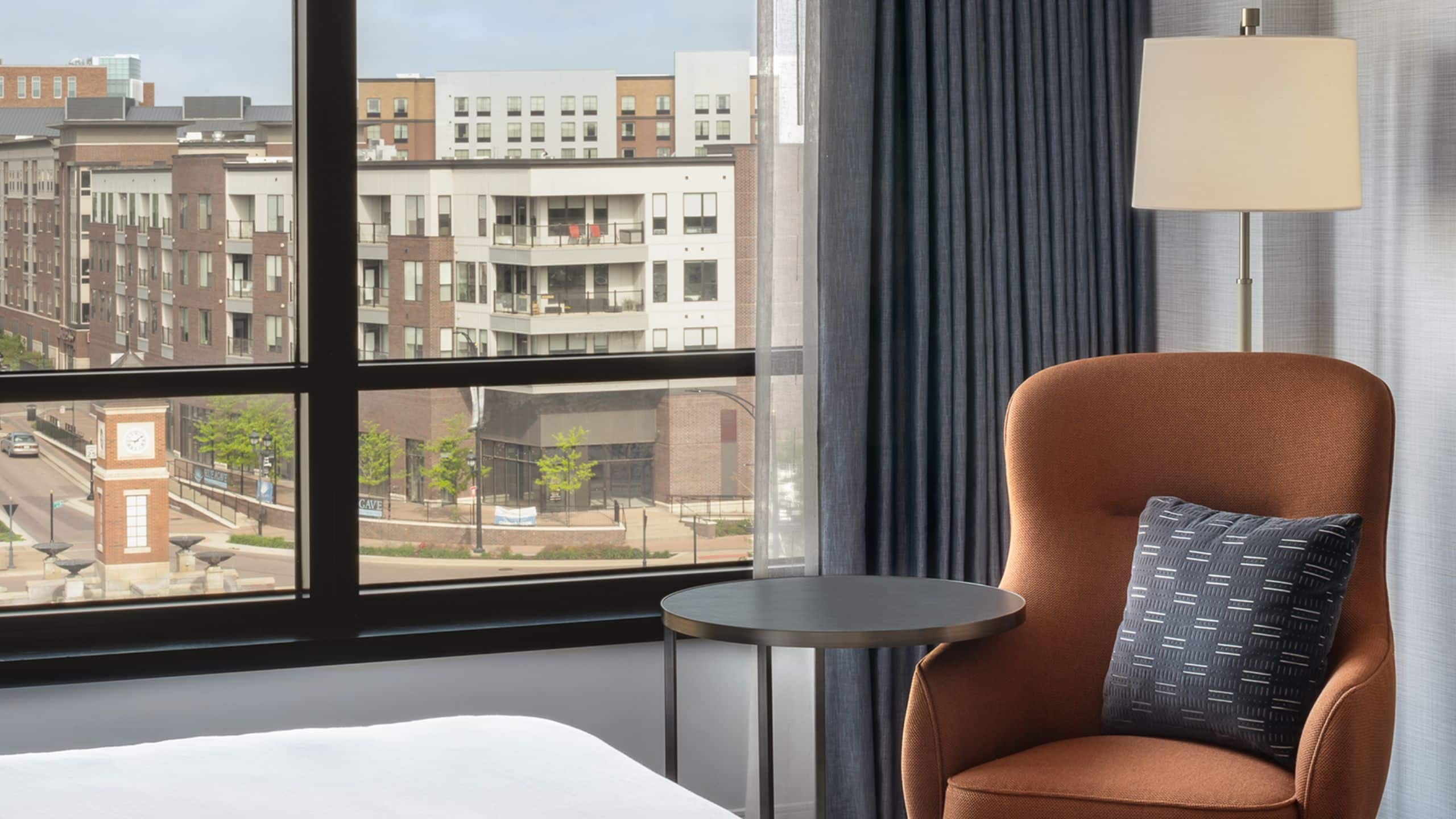 2 Queen Beds - Image 3