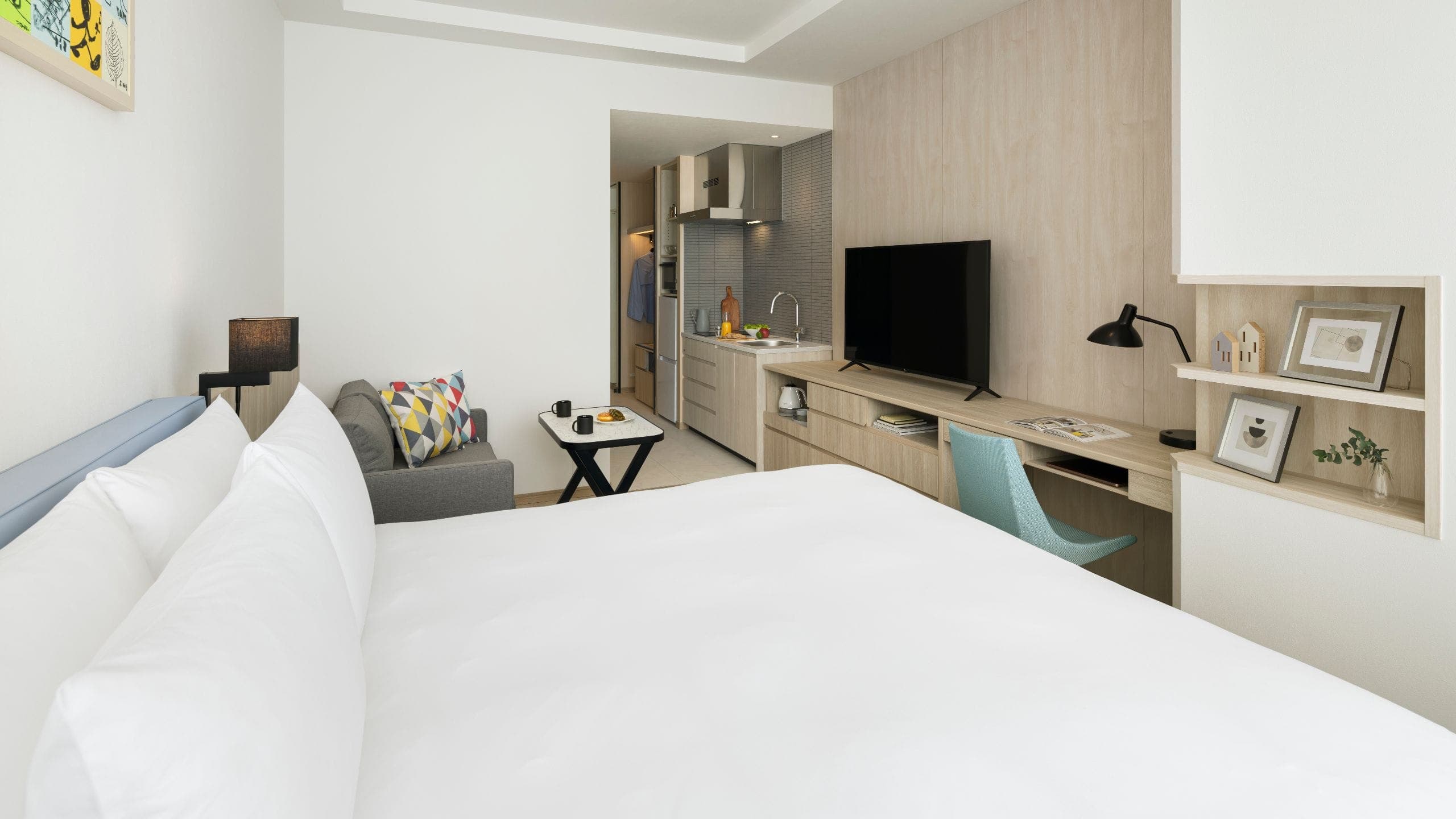 1 King Bed - Image 4