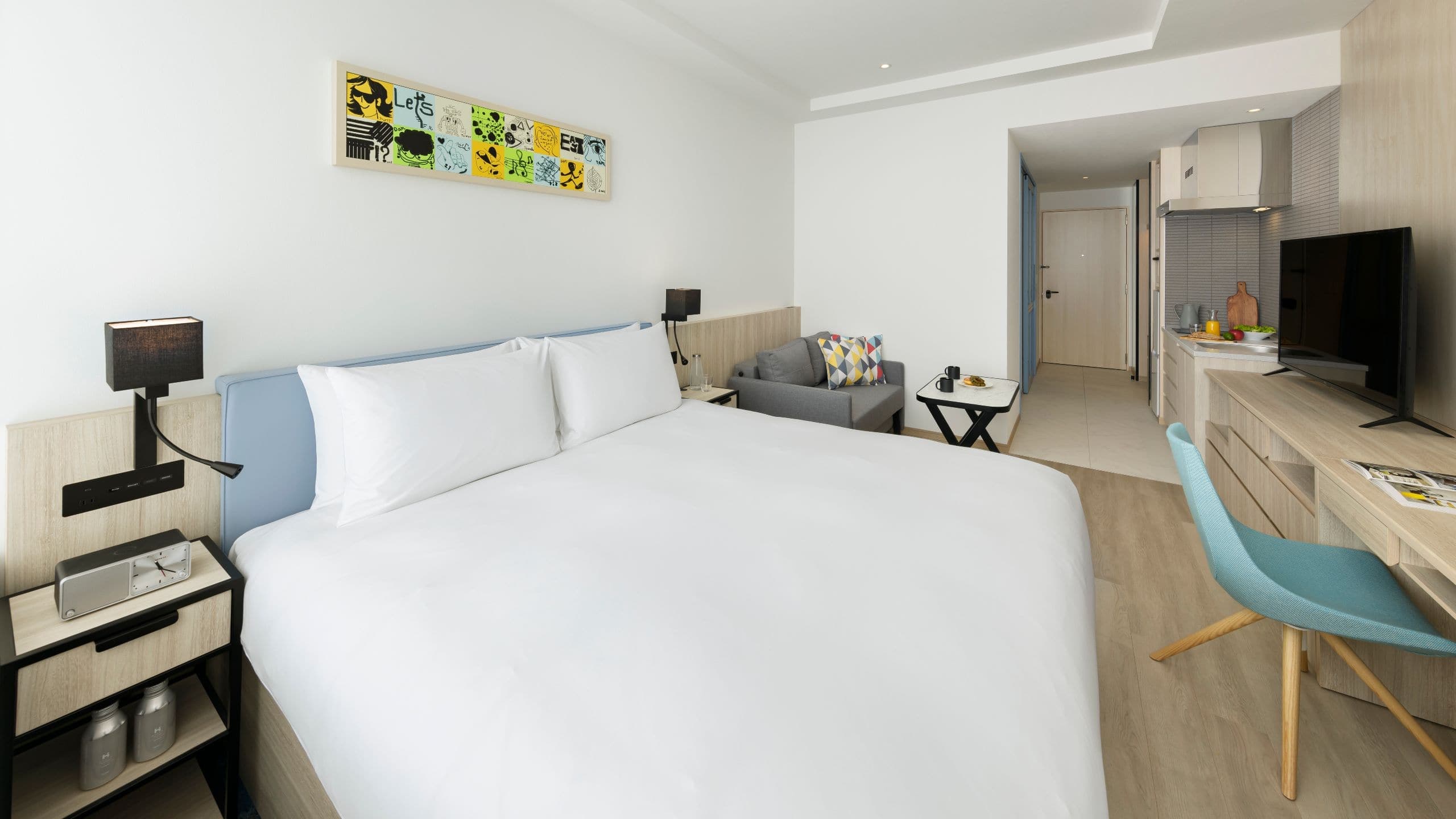 1 King Bed - Image 5