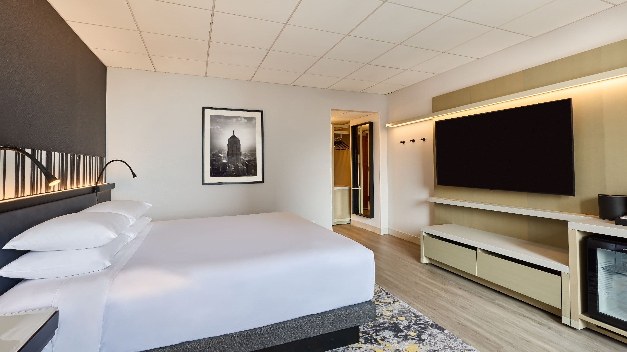 1 King Bed - Image 1