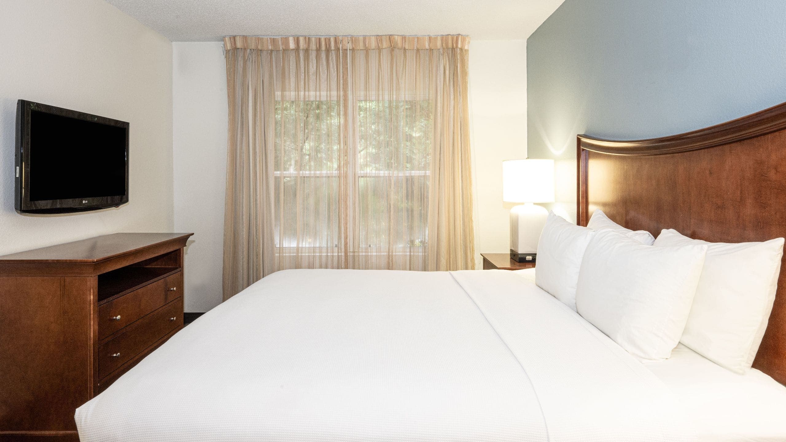 One Bedroom King Suite - Image 3