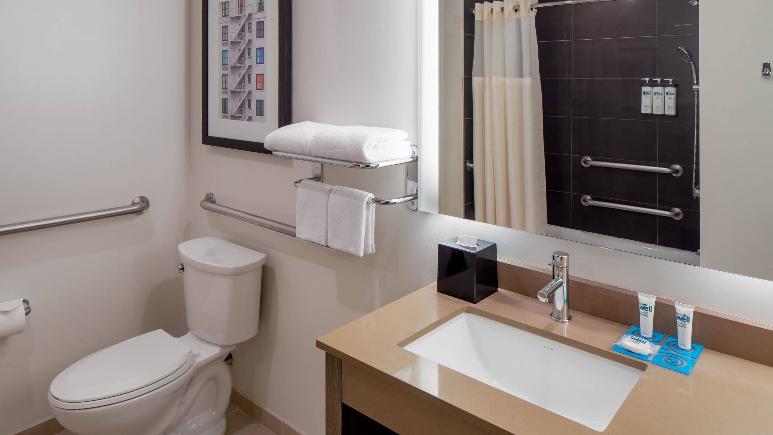 Accessible Two Queen Den (with Tub) - Image 4
