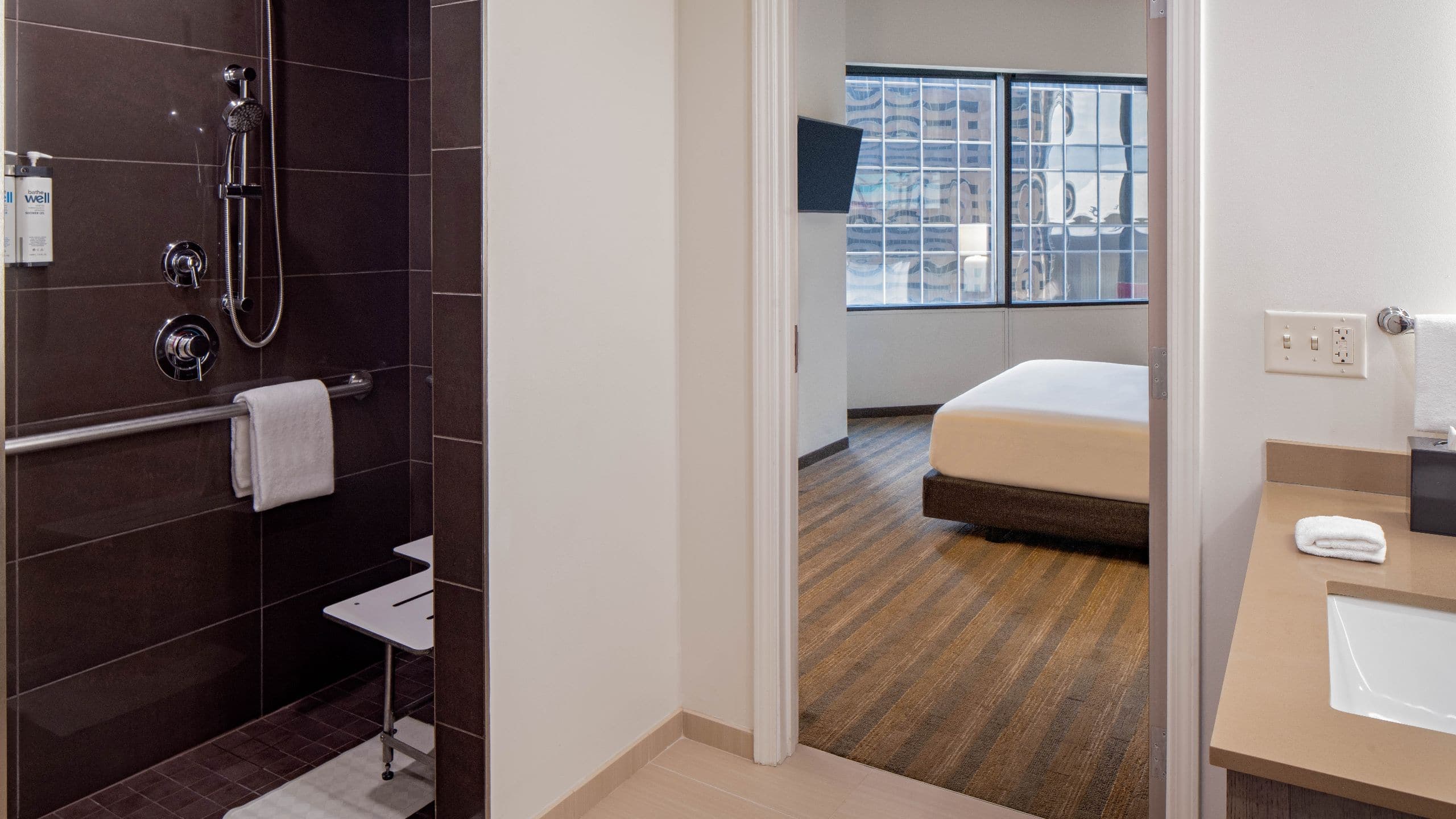 Accessible One Bedroom King Suite with View (w/ Roll-In Shower) - Image 5