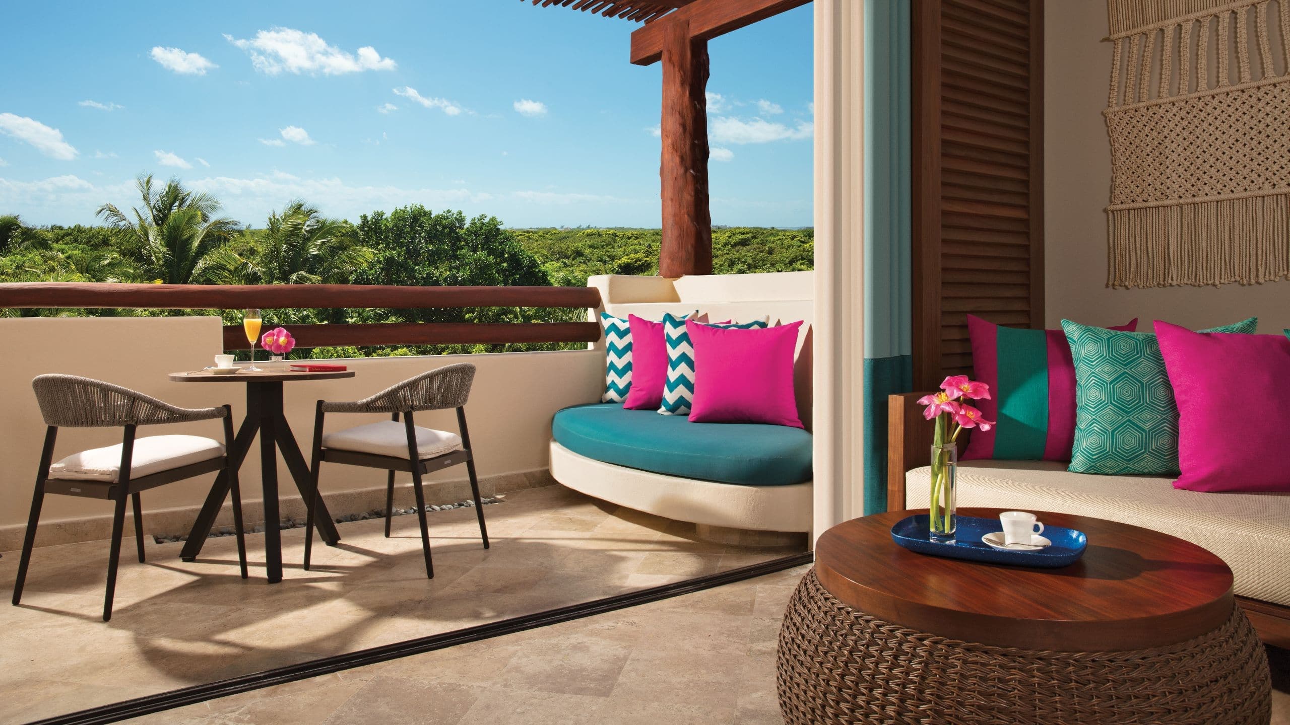 Junior Suite Tropical View King - Image 2