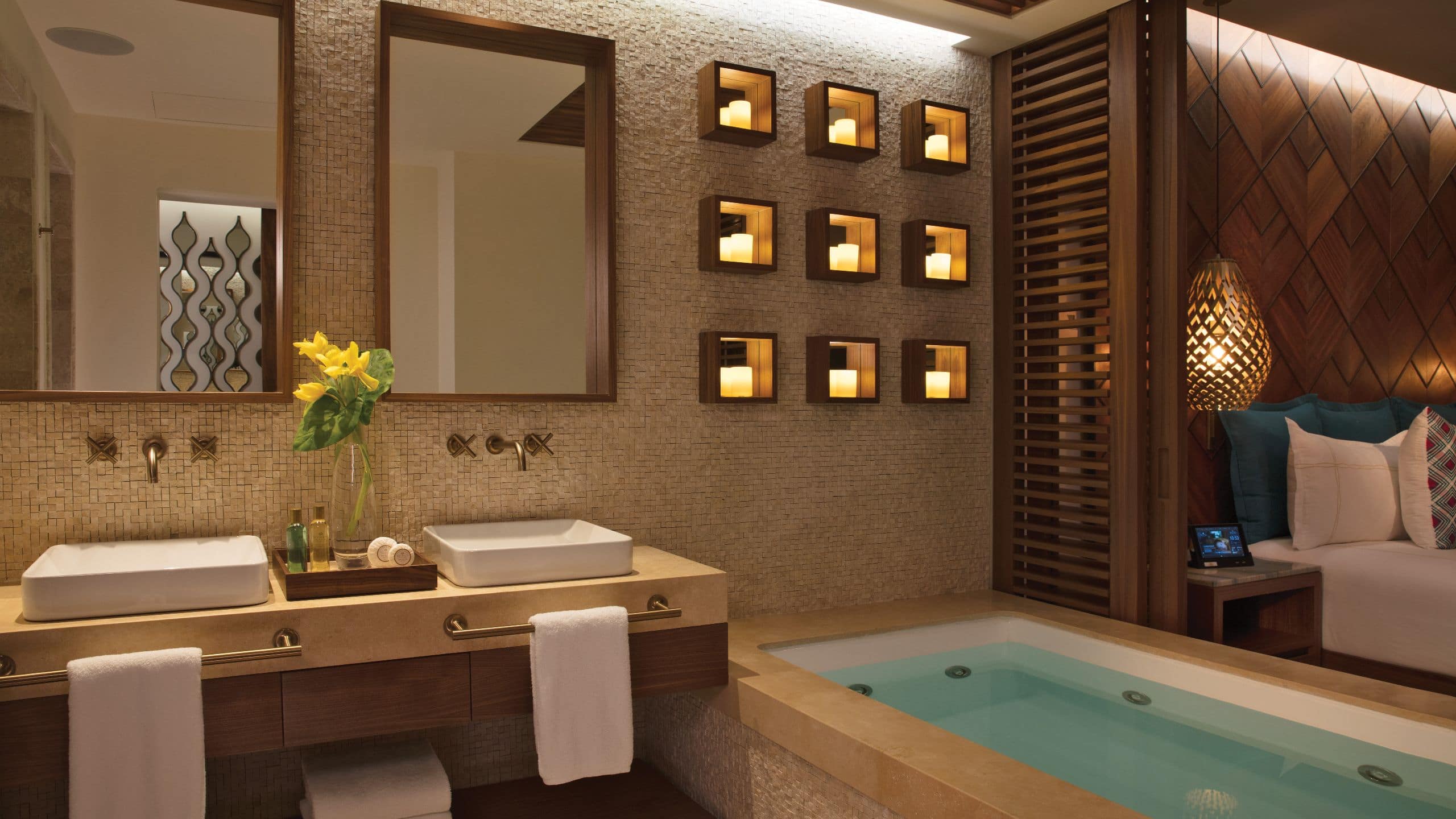 Junior Suite Tropical View King - Image 3