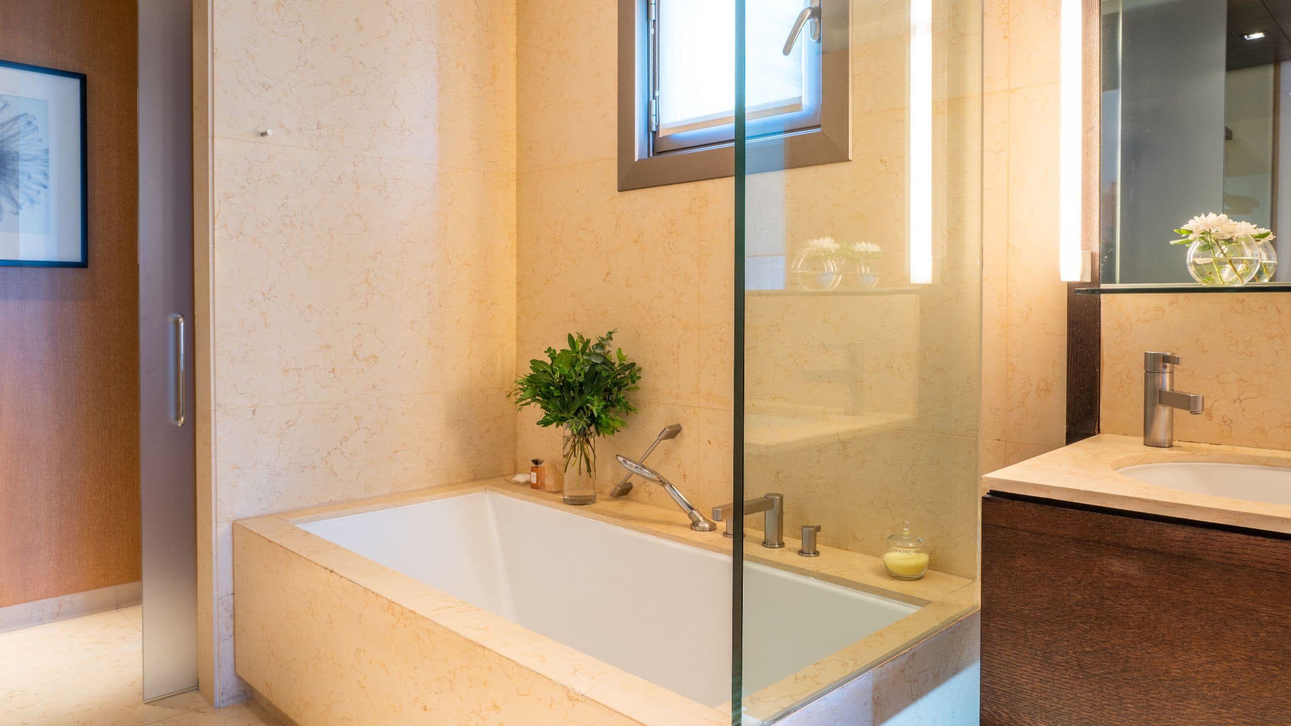 2 Twin Beds Deluxe - Image 3