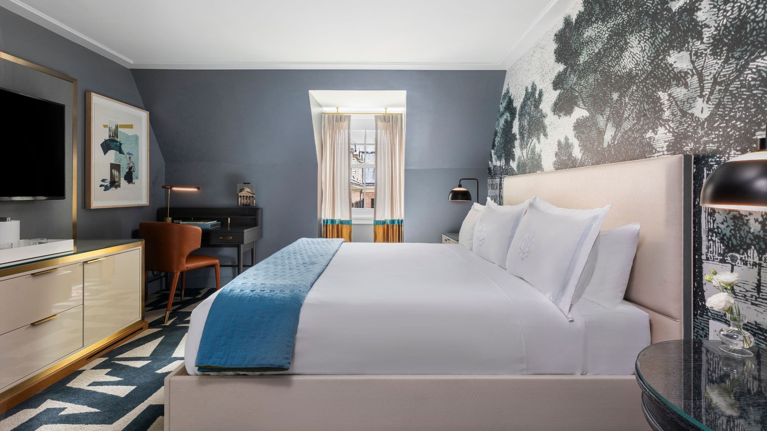 1 King Bed - Image 1
