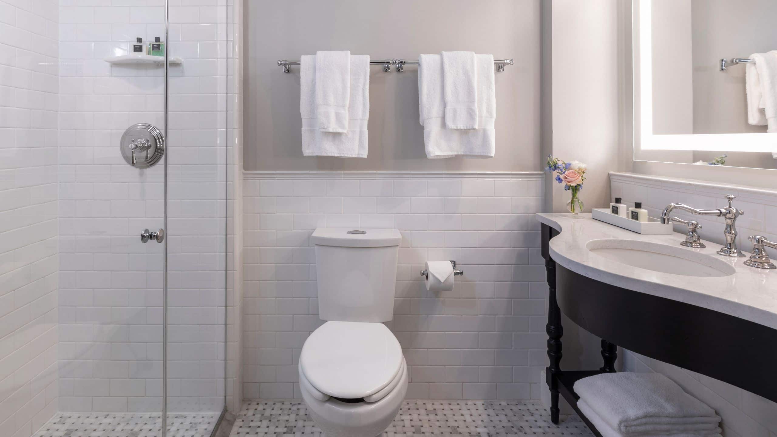 1 Queen Bed - Image 2