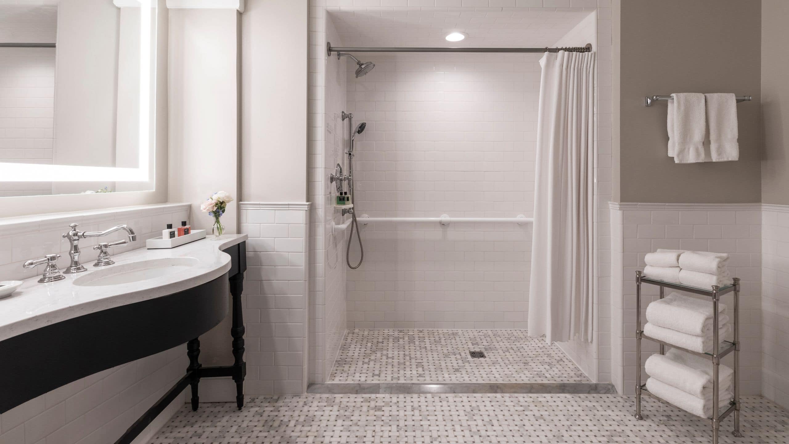 1 King Bed with Accessible Shower - Image 2