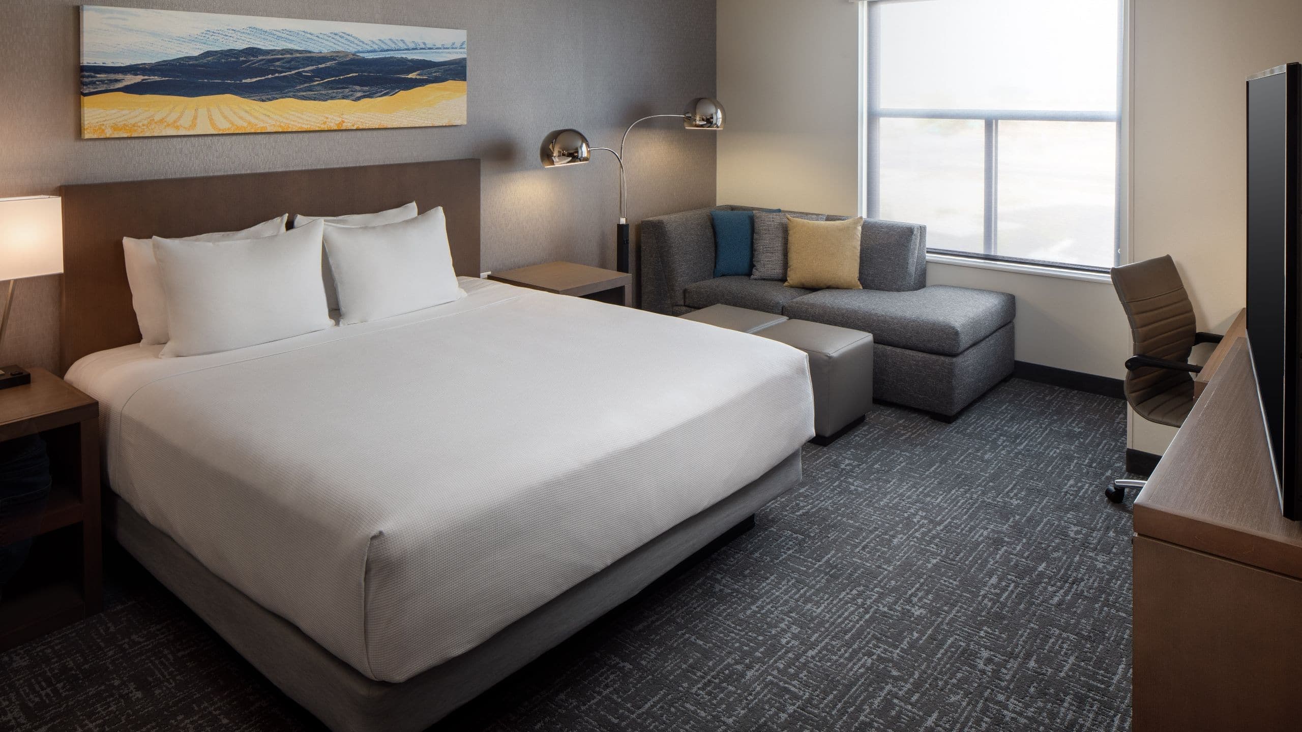Den Guestroom | King Bed - Image 2