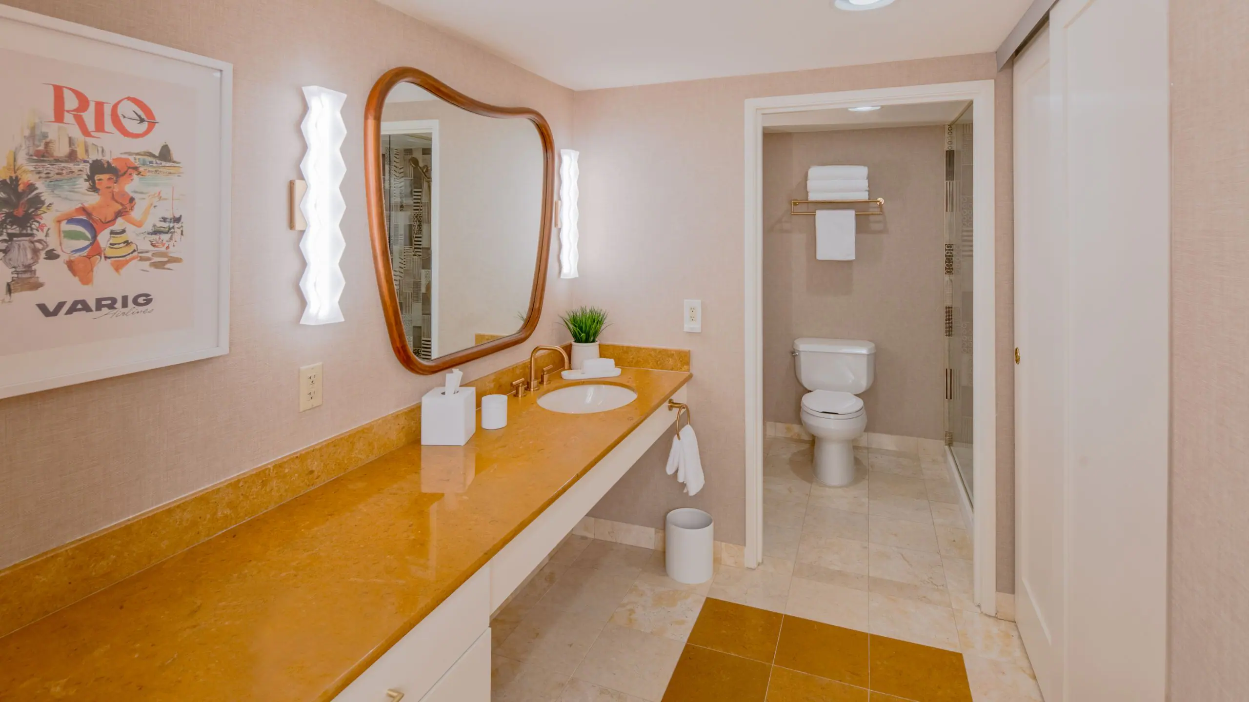 Renovated | 1 King Bed Deluxe - Image 2