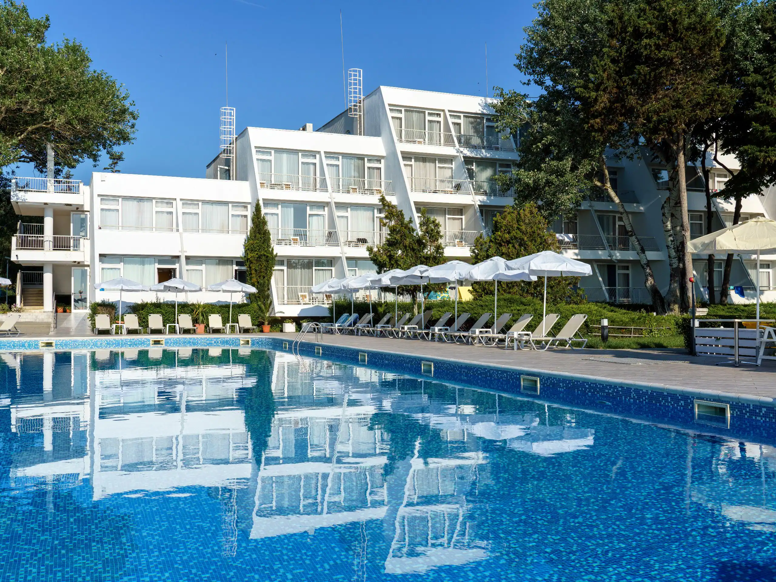 AluaSun Helios Beach - Image 1