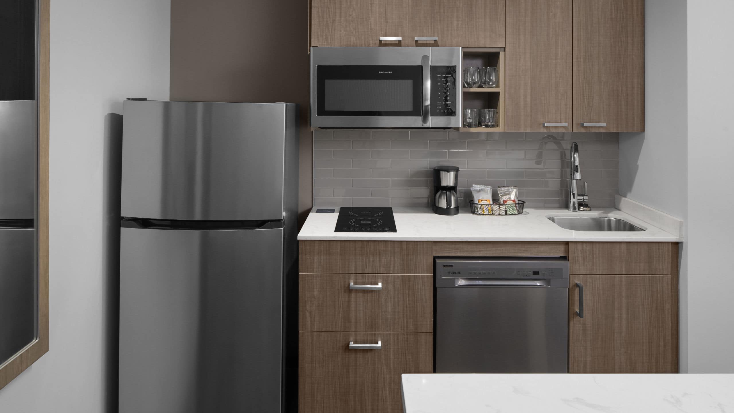 One Bedroom Kitchen Suite | Two Queen Beds (Plus Sofa Bed) - Image 5