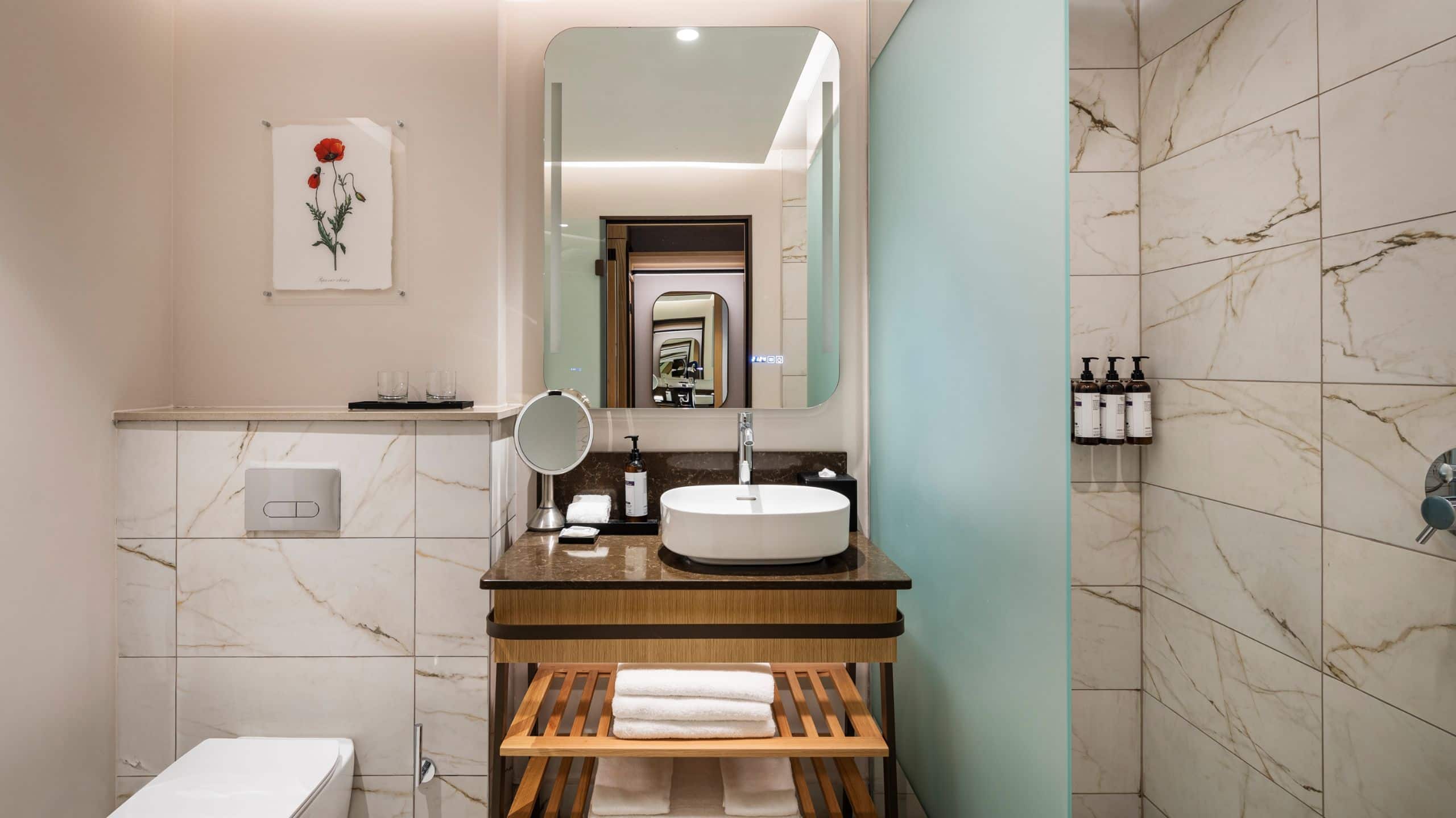 1 King Bed - Image 4