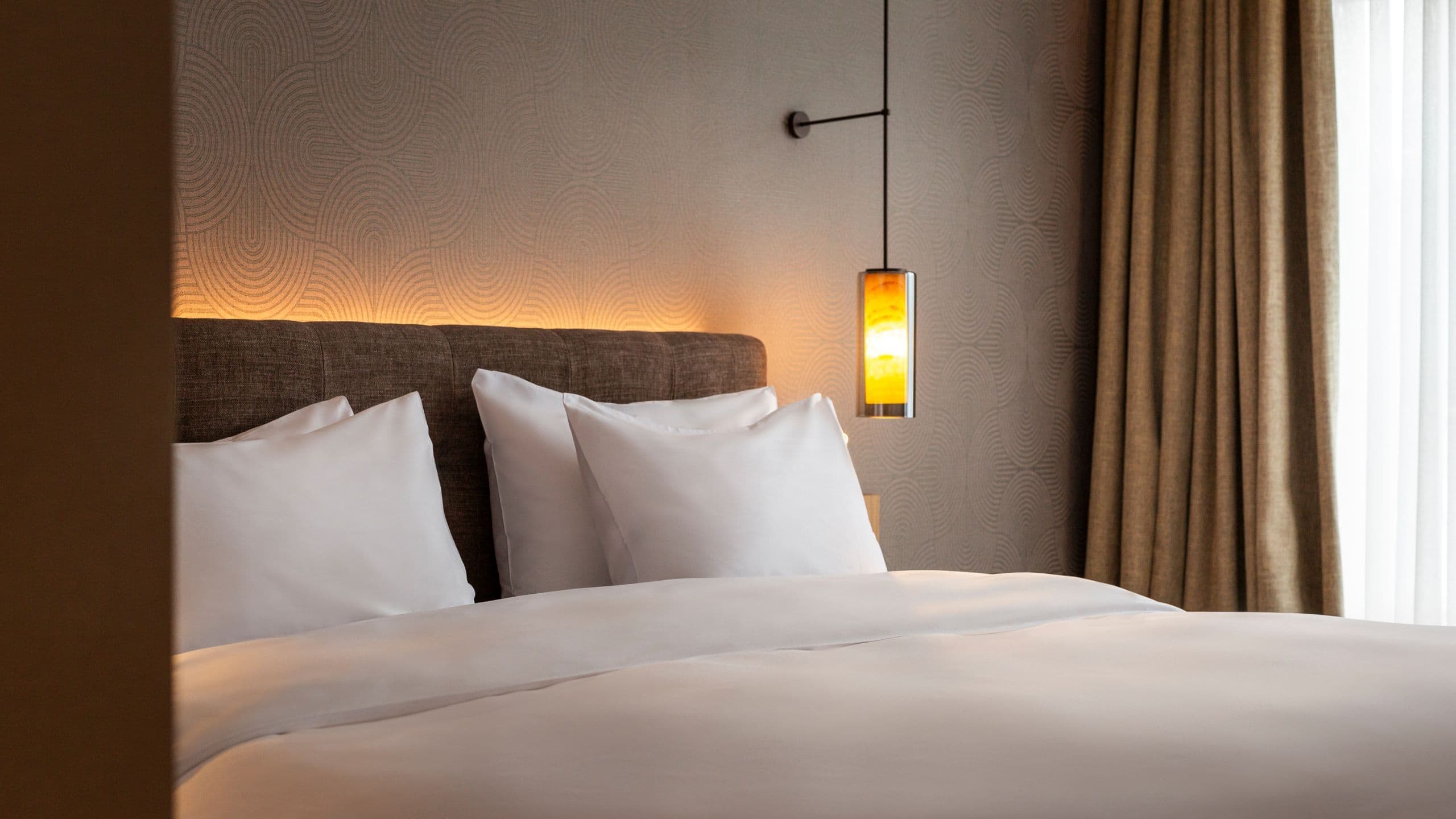 Regency Suite Lake View - Image 2