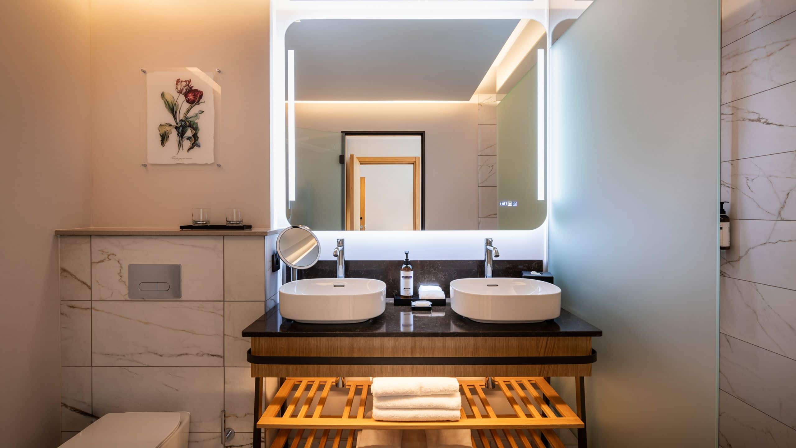 Regency Suite Lake View - Image 3