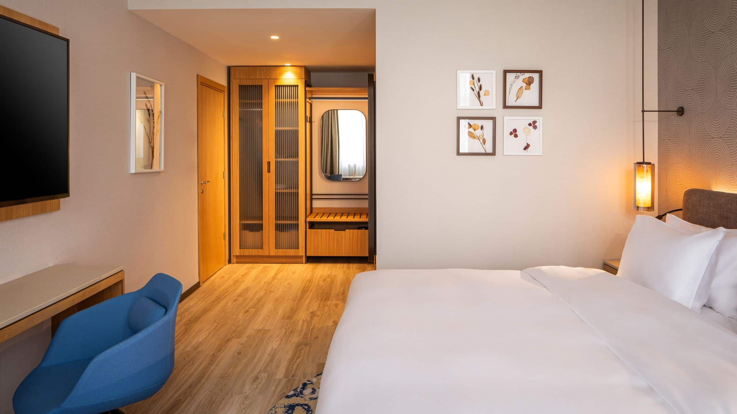 Regency Suite Lake View - Image 4