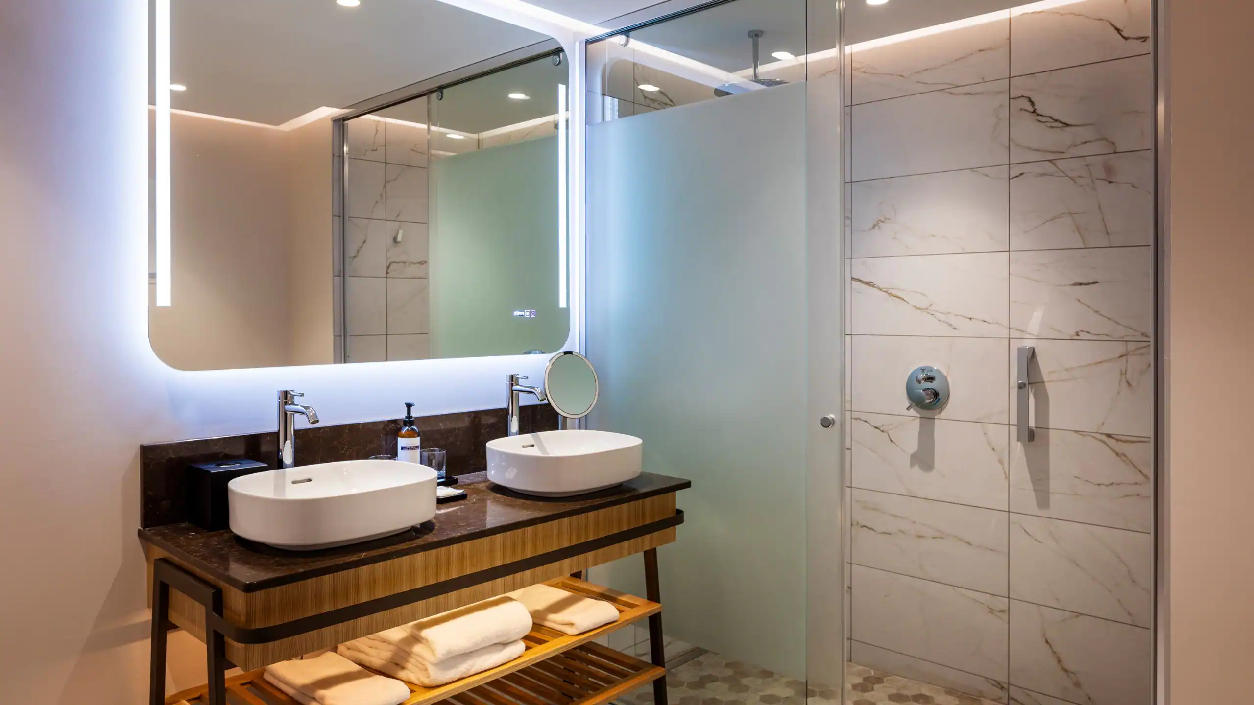 Regency Suite Mountain View - Image 2
