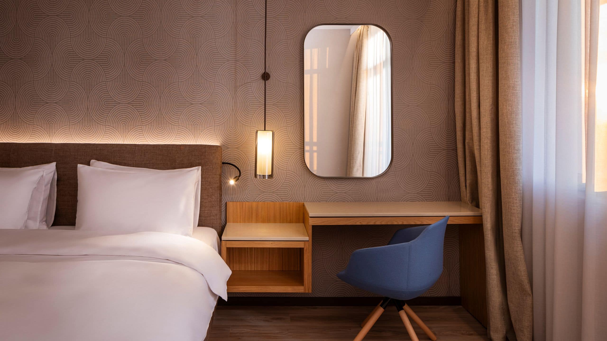 Regency Suite Lake View - Image 5