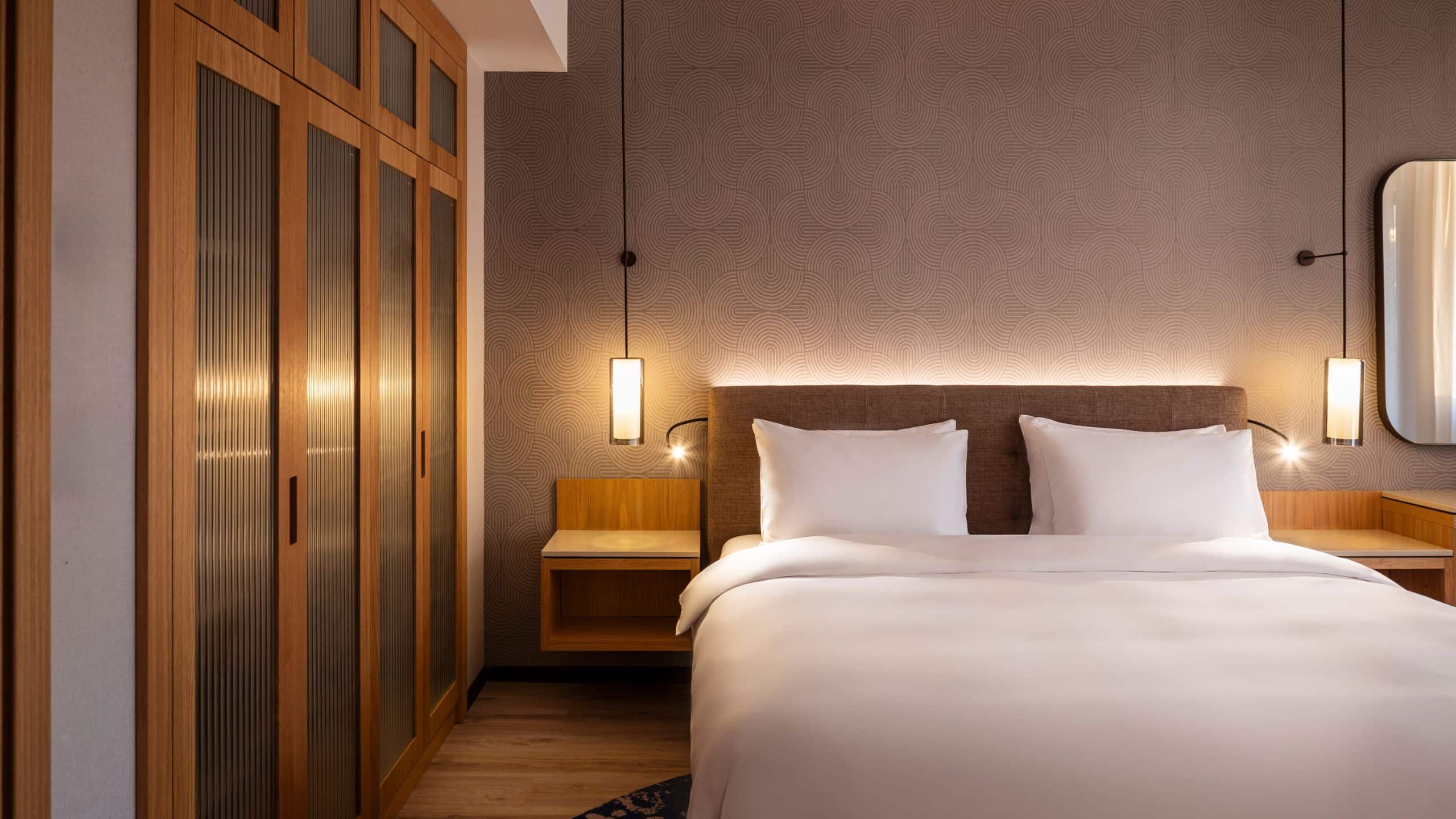 Regency Suite Lake View - Image 7