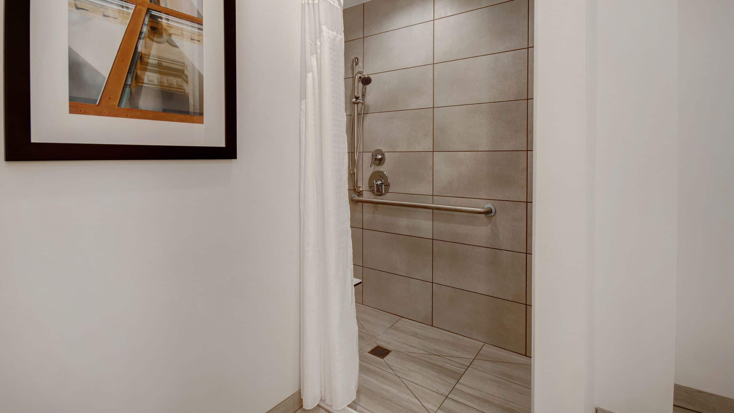 Accessible | Two Queen Beds / Roll-in Shower - Image 6