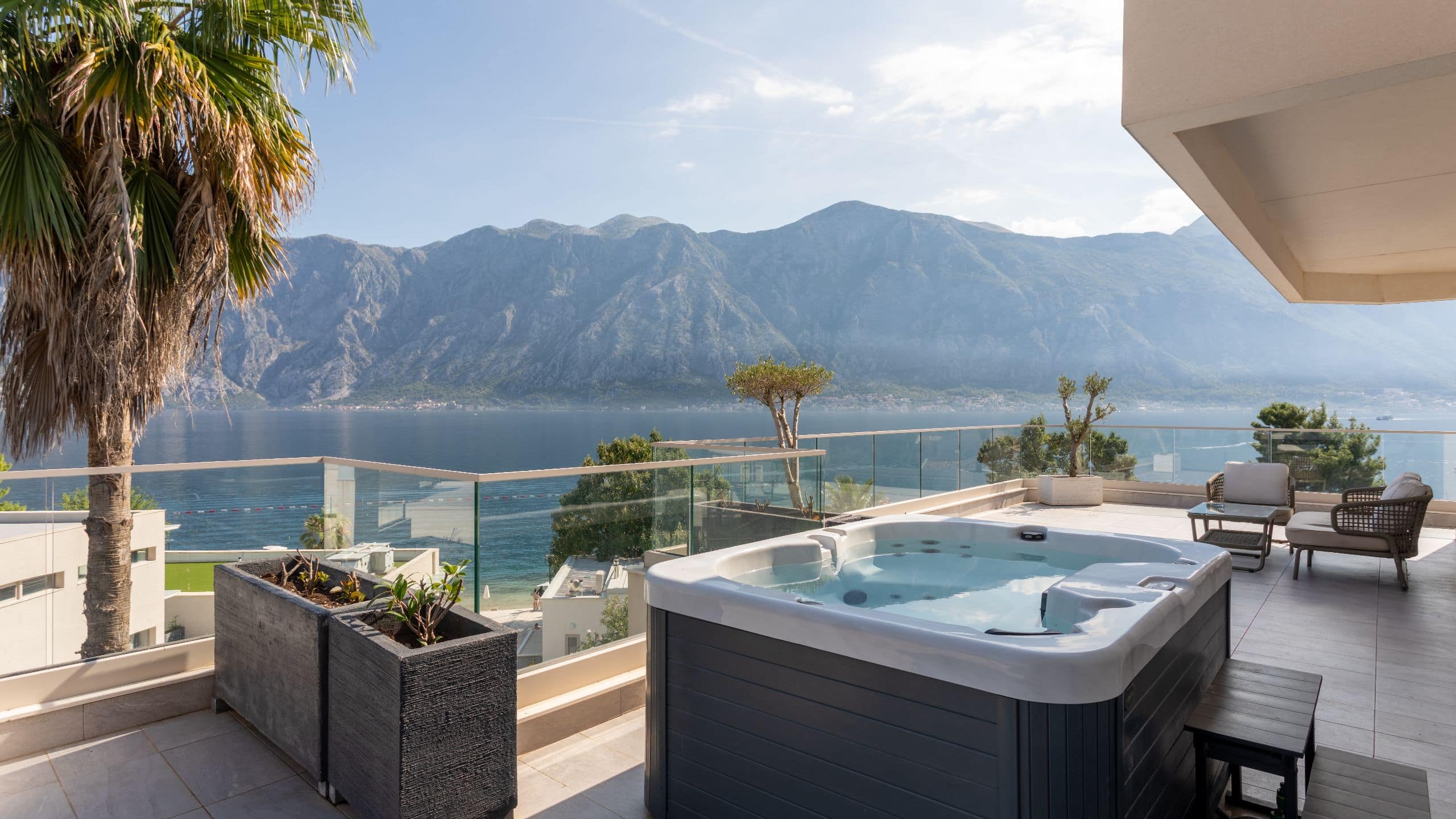 Regency Suite Sea View with Hot Tub - Image 9