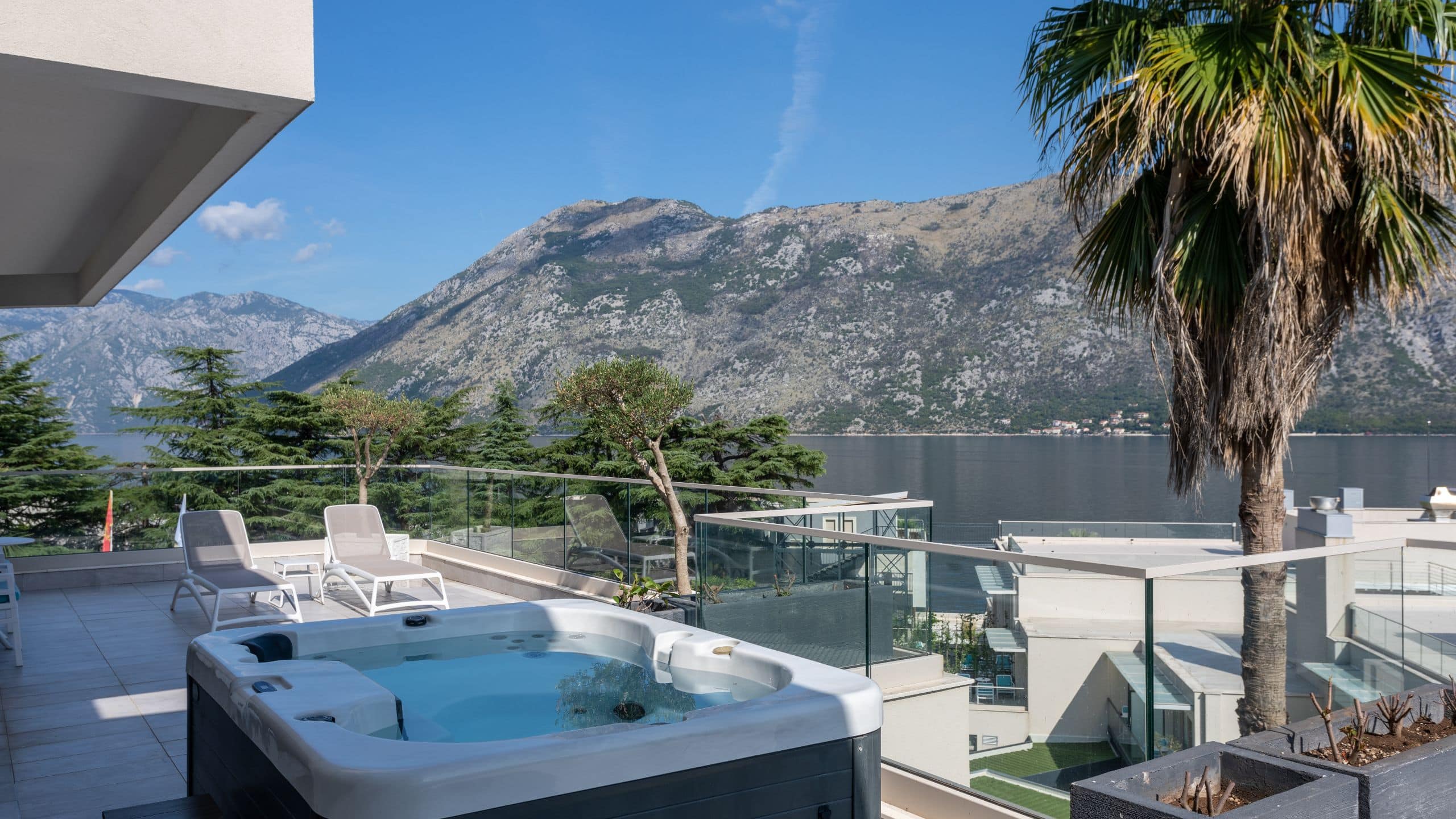 Regency Suite Sea View with Hot Tub - Image 8