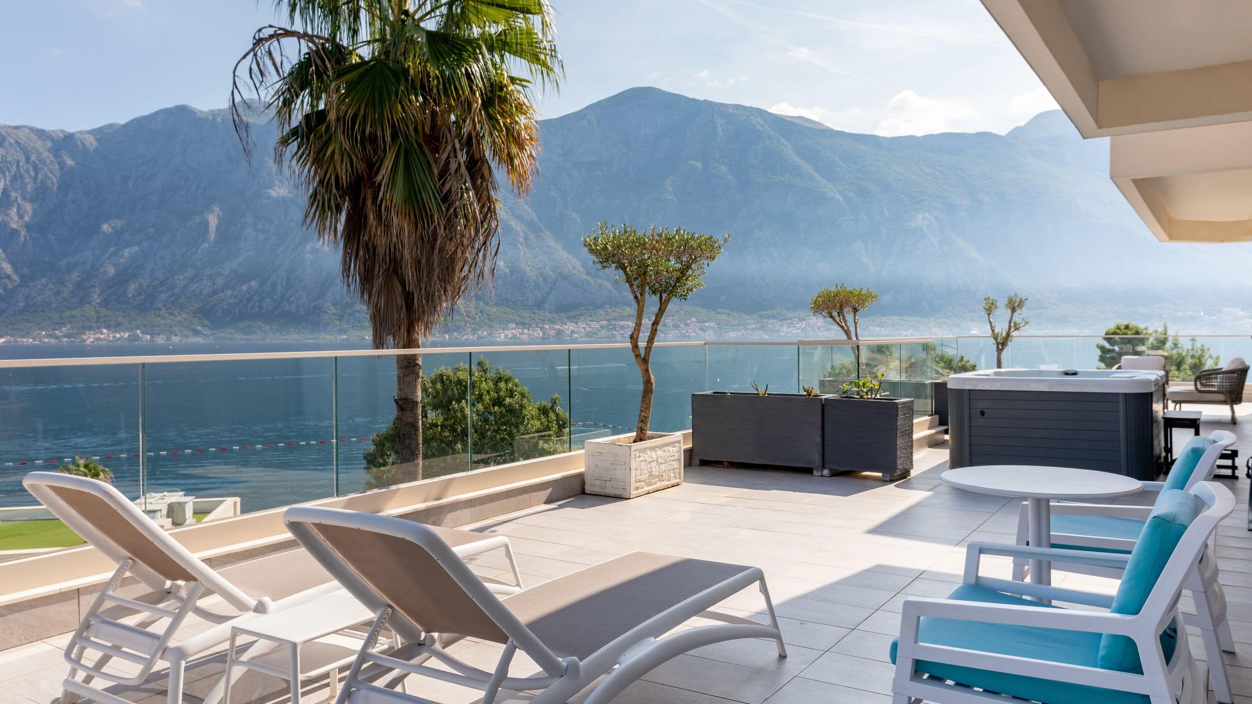 Regency Suite Sea View with Hot Tub - Image 7