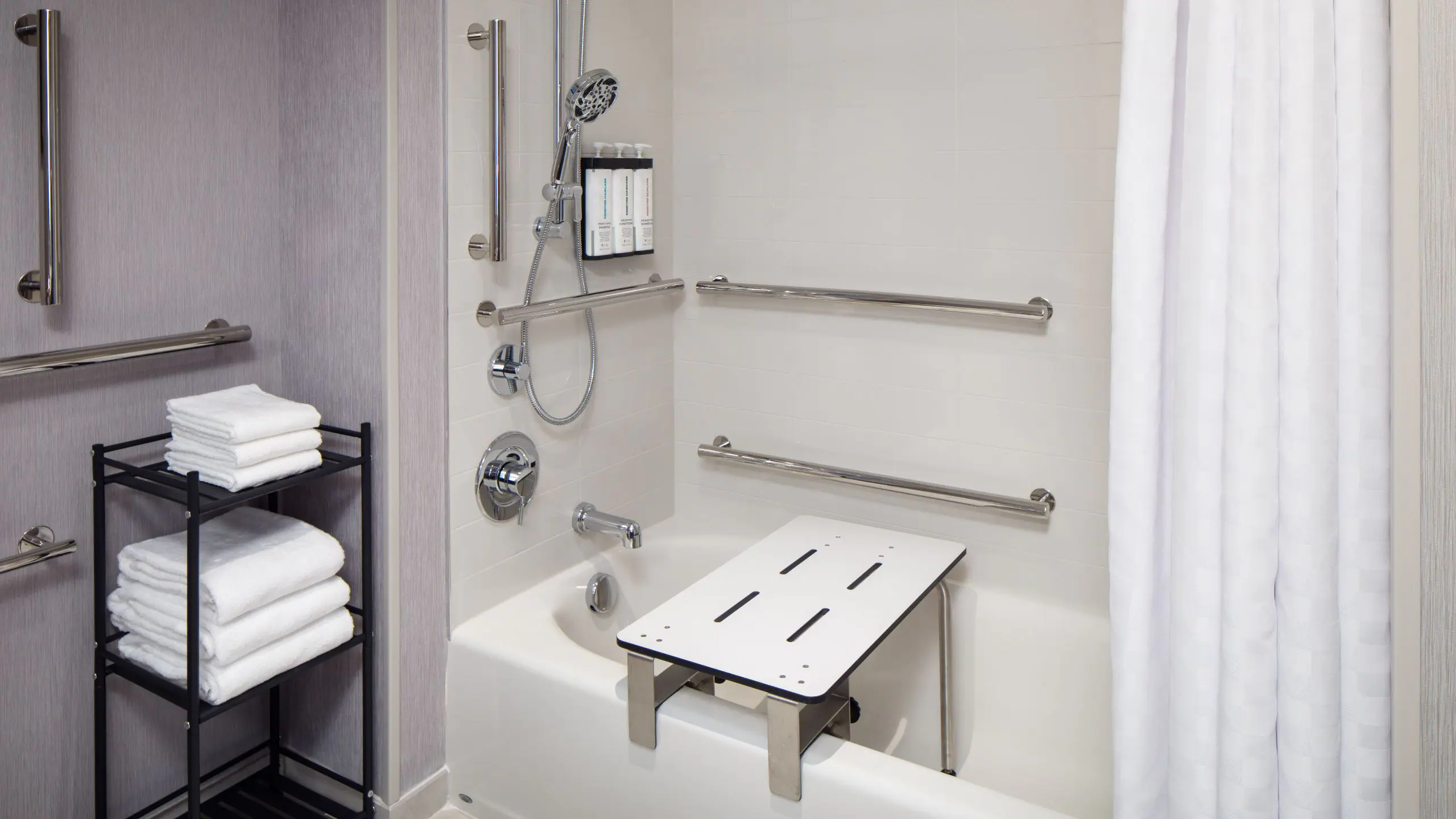 Accessible | King Bed / Tub (Plus Sofa Bed - Image 3