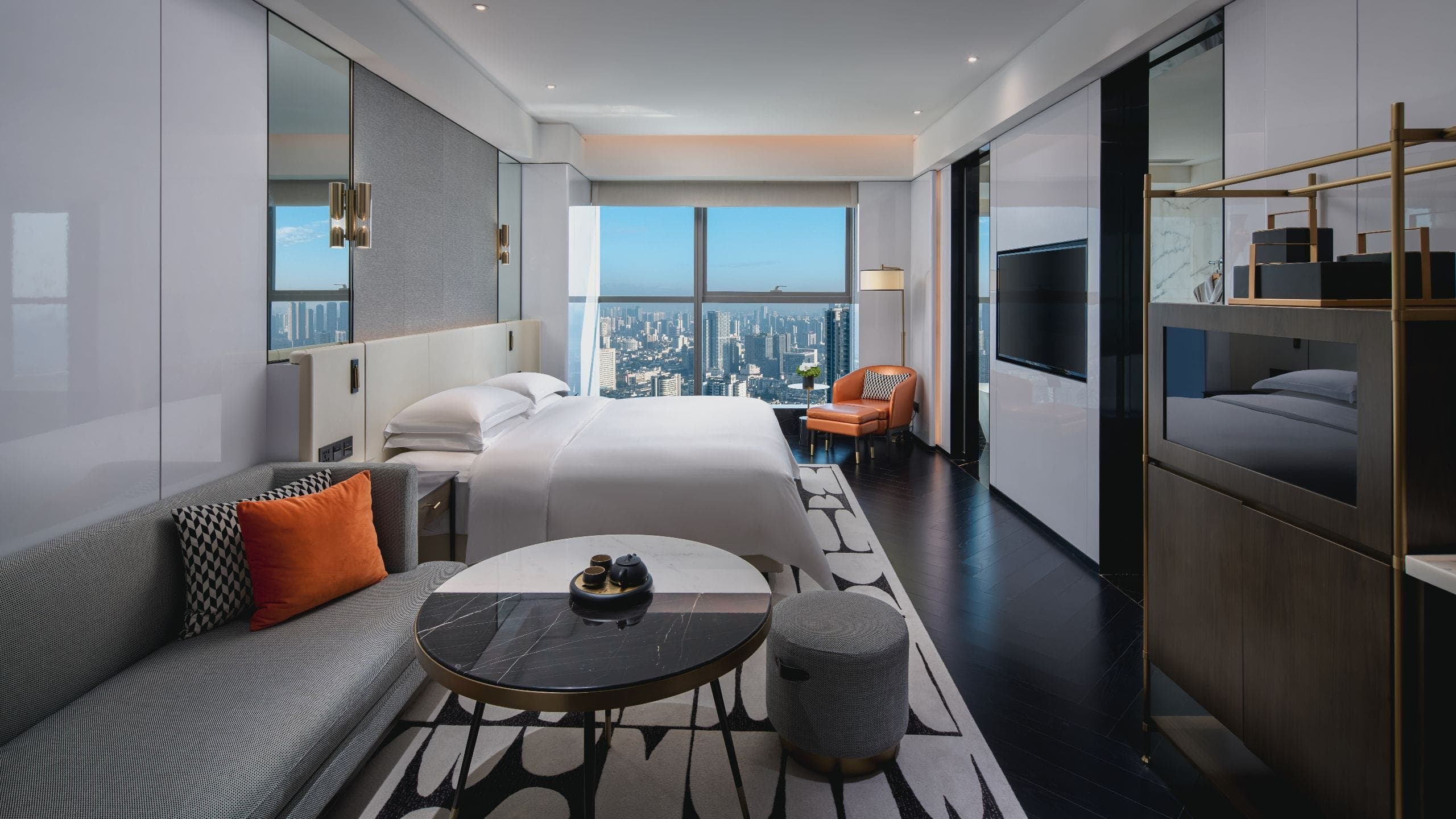 1 King Bed - Image 6