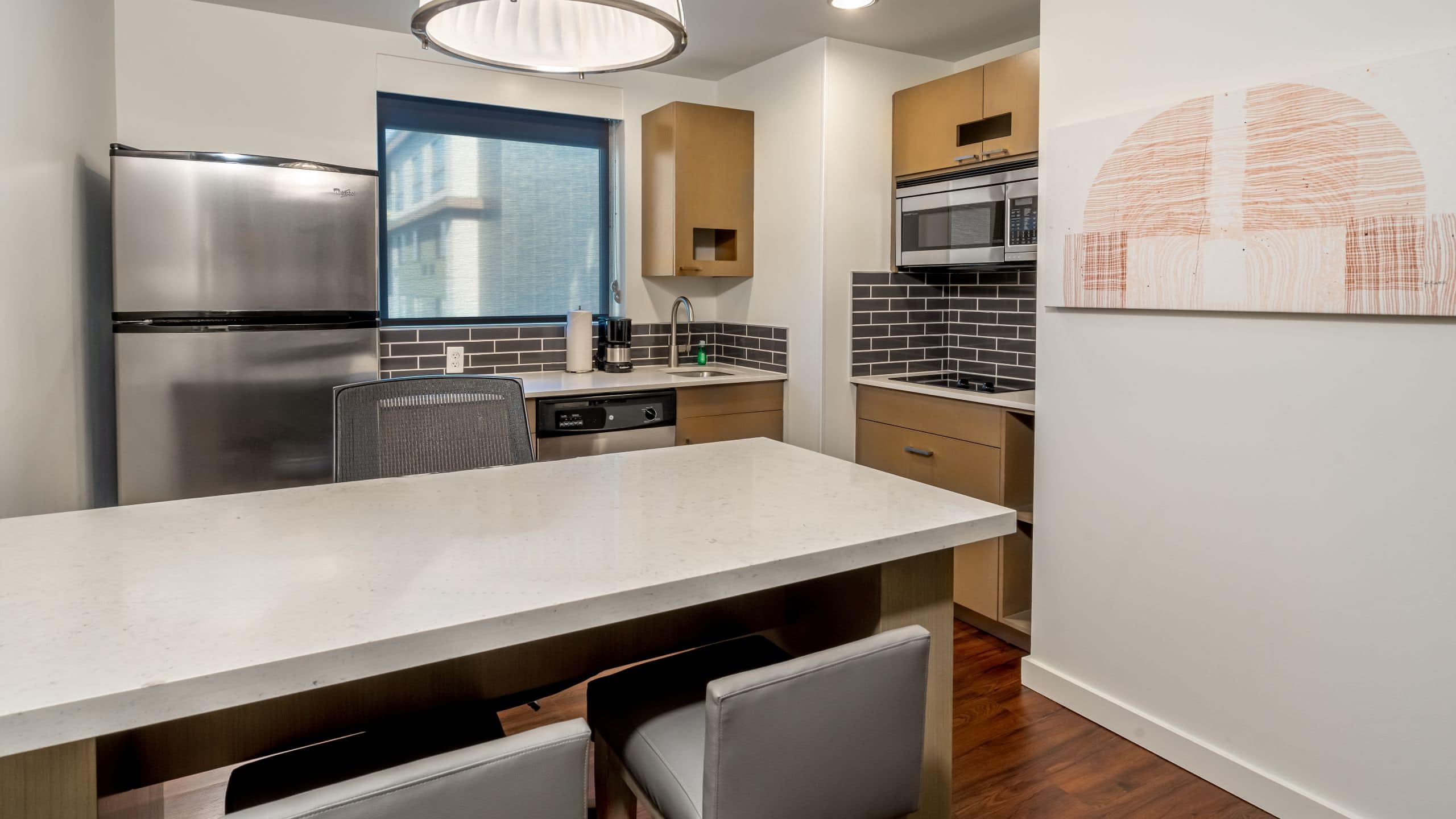 King Bed One-Bedroom Kitchen Suite - Image 4