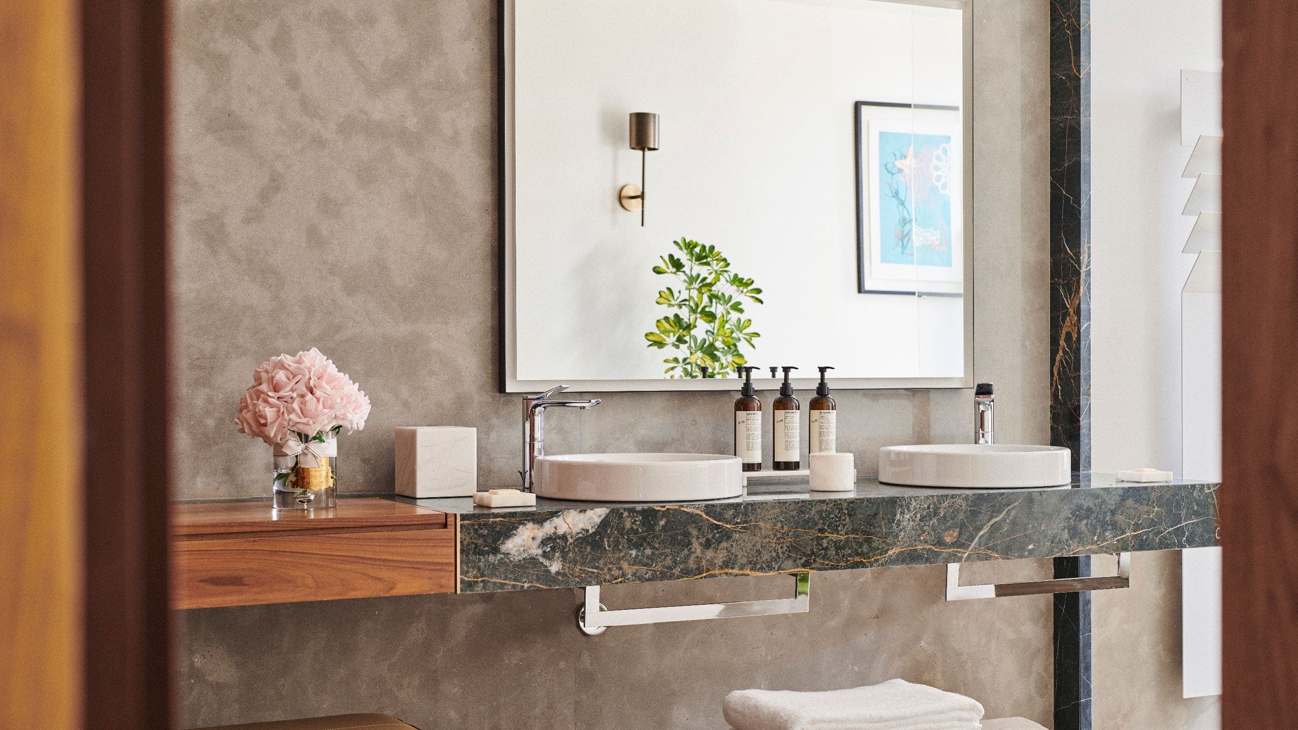 2 Twin Beds - Image 5