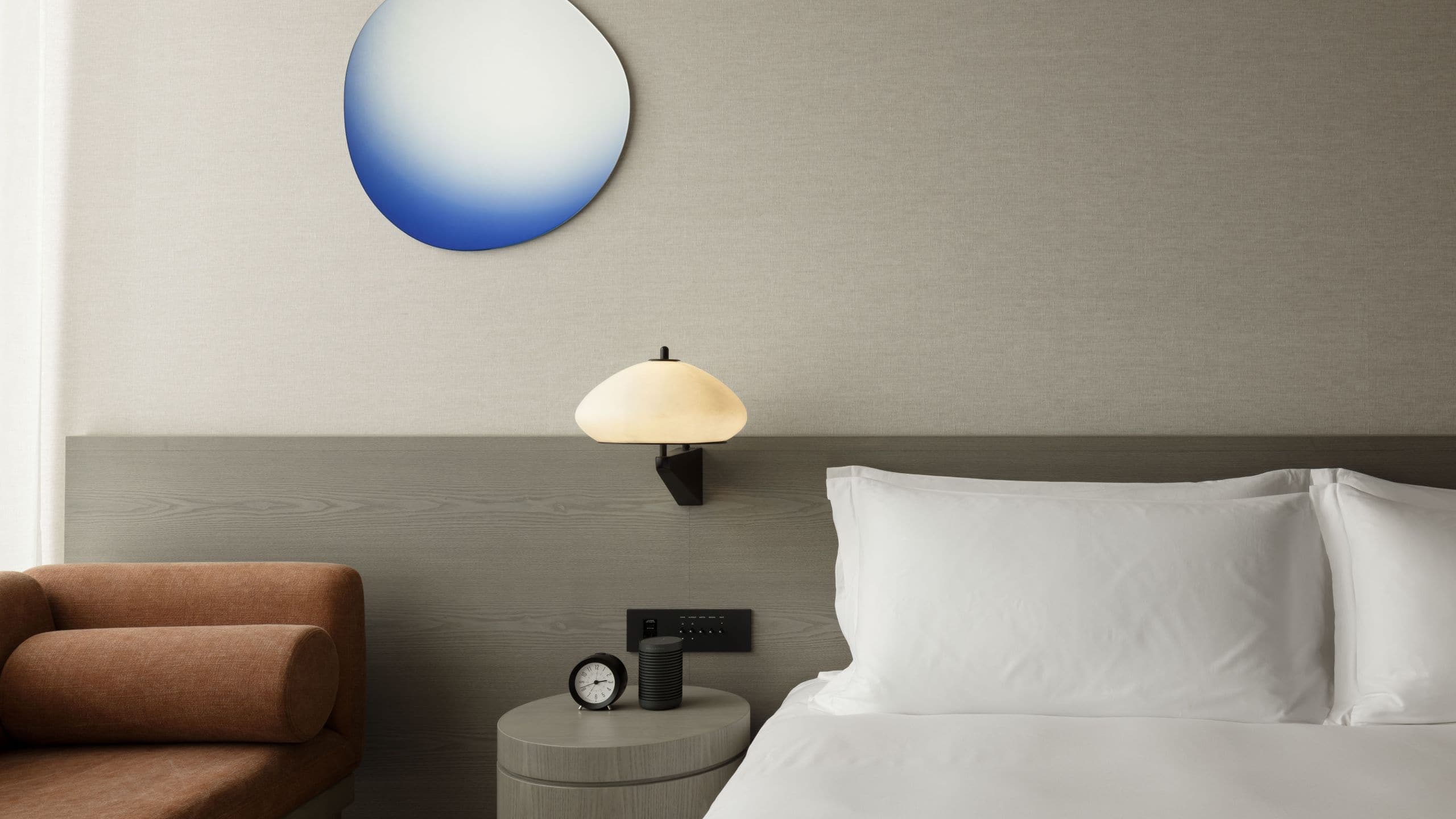 1 King Bed, Shower - Image 1