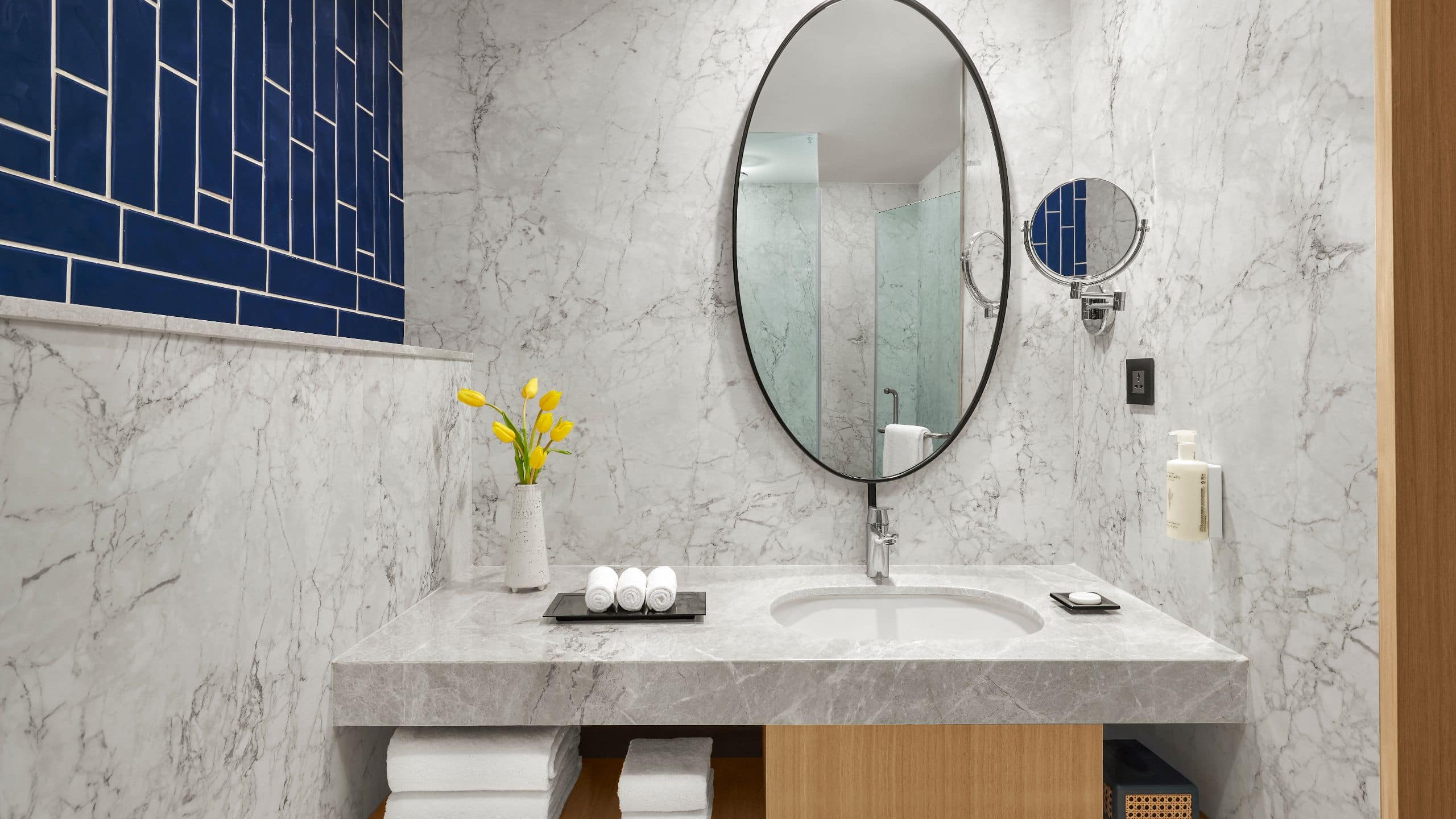 1 King Bed - Image 3