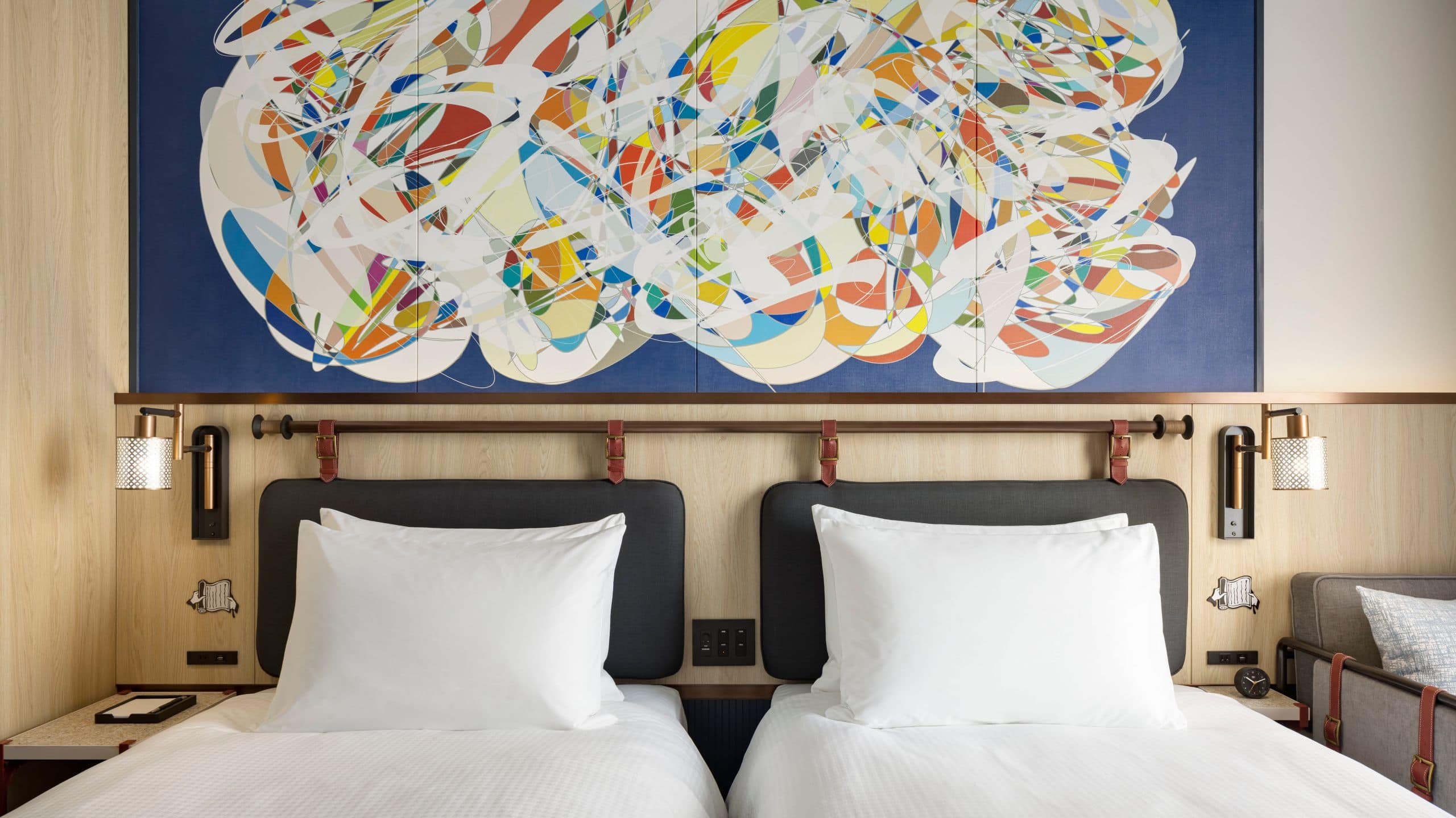 2 Twin Beds - Image 2