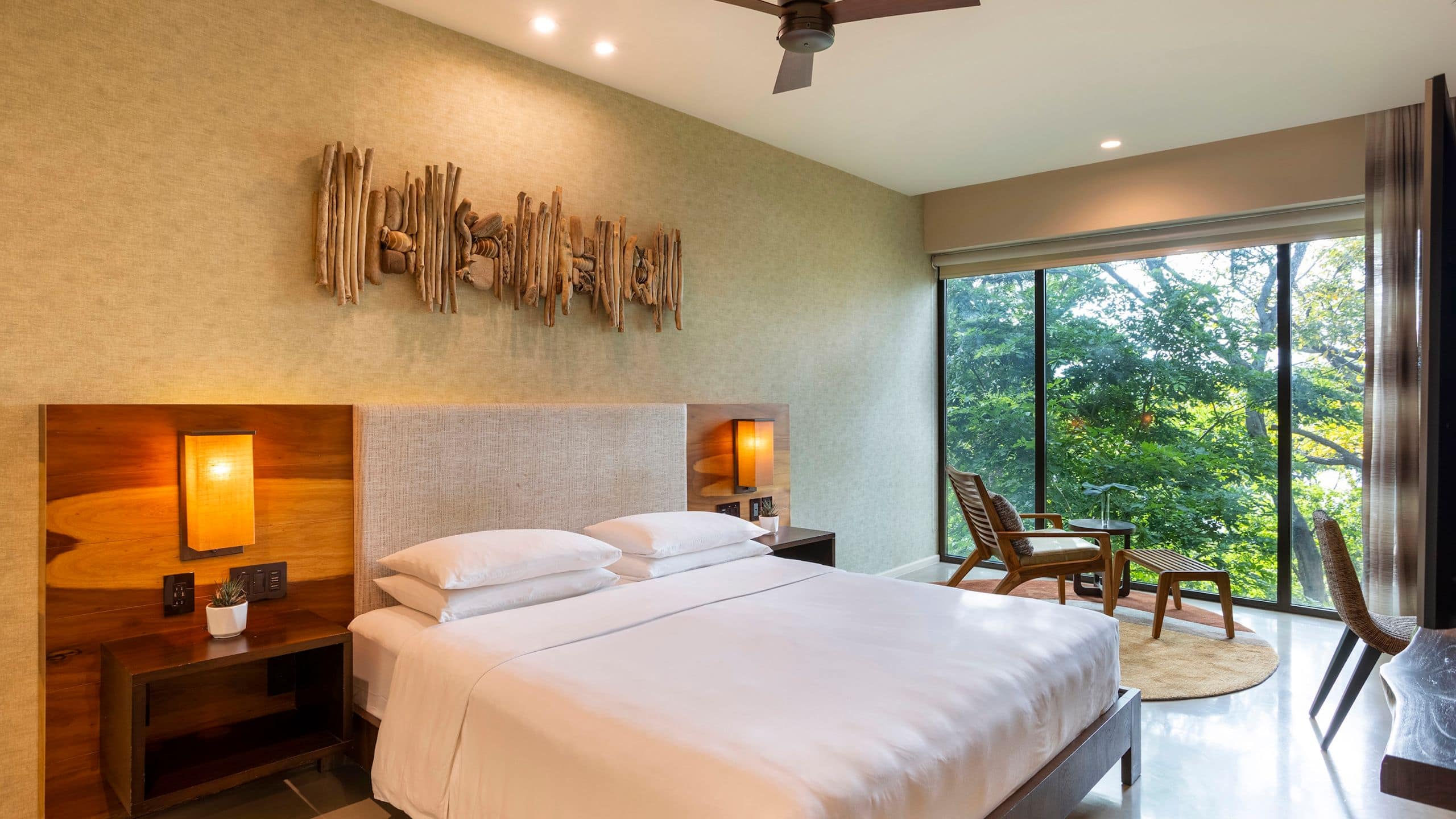 1 King Bed Forest View - Image 1