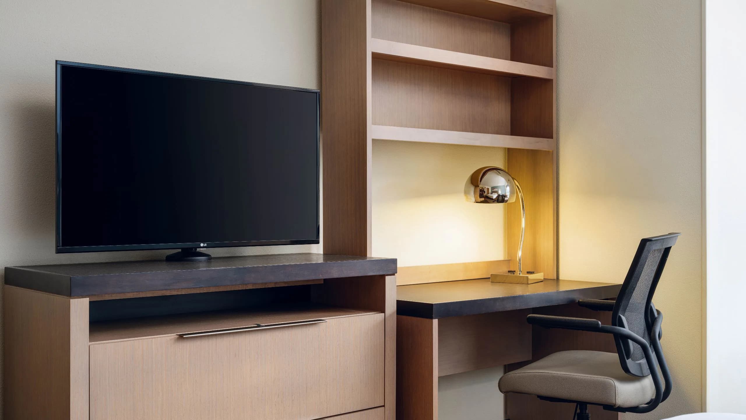 Den Guestroom | King Bed - Image 3