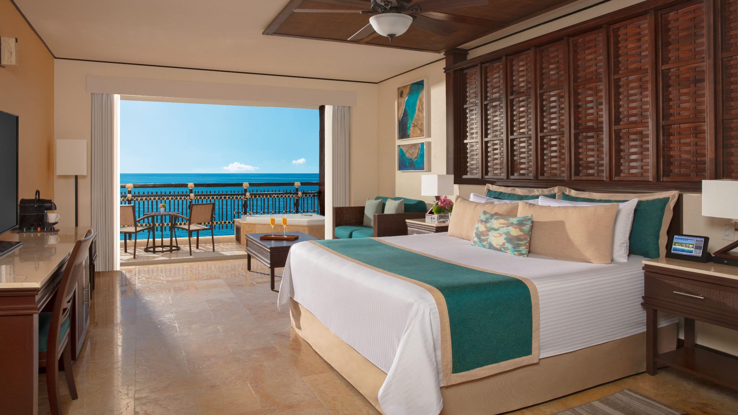 Preferred Club Ocean Front Honeymoon Suite - Image 1