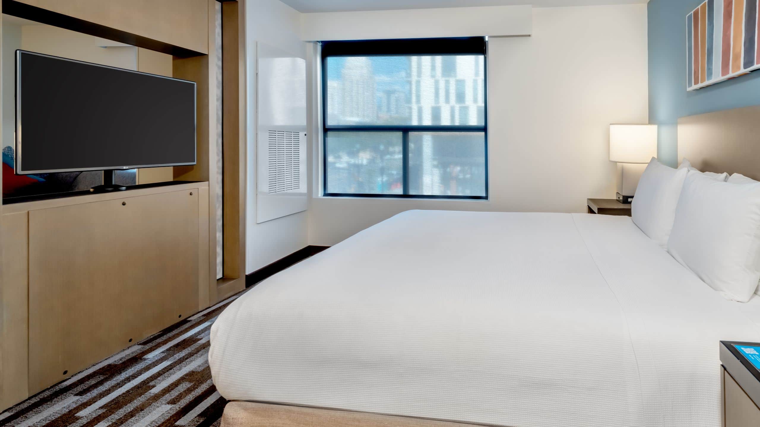 King Bed One-Bedroom Kitchen Suite - Image 3